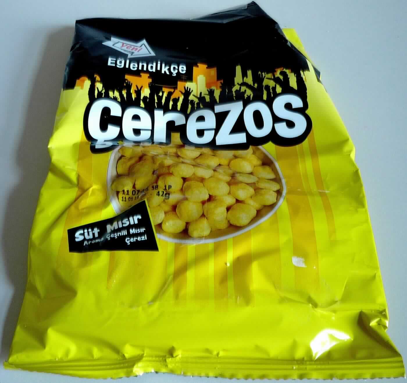 Maischips mit Süßmais Aroma

Antragsangaben:
Cerezos; kleine ballförmige, hellfarbige Snacks, gebacken - nicht frittiert; Zutaten: Maisgrieß, pflanzliches Öl, 
Zucker, Würze, Süßmais-Aroma (Salz, Maltodextrin, Molkepulver, Aromaverstärker, Aromen, Farbstoffe); in Beuteln für den Einzelverkauf.

Beschaffenheit des vorgelegten Warenmusters:
Gelbe, unregelmäßig geformte extrudierte, stark aufgeblähte Bällchen (Durchmesser ca. 2 cm); Geschmack 
salzig-würzig und deutlich nach Gemüsemais, süßlich; in Original-Verbundfolienbeutel; der Aufdruck enthält 
Angaben zum Erzeugnis (Mais Snacks mit Maiskölbchen Geschmack; 125 g), den Zutaten und die GTIN 
(siehe Feld 8).

Stärke/Glucose*: 50 bis weniger als 75 GHT 
Saccharose/ Invertzucker/Isoglucose**: 5 bis weniger als 30 GHT 
Milchfett***: nicht enthalten 
Milchprotein***: nicht enthalten 

*  :   festgestellt gemäß VO (EG) 900/2008, VO (EU) 118/2010
** :  festgestellt gemäß VO (EG) 900/2008 
***: nach der Zutatenliste

Backware, expandiertes Erzeugnis, gesalzen oder aromatisiert