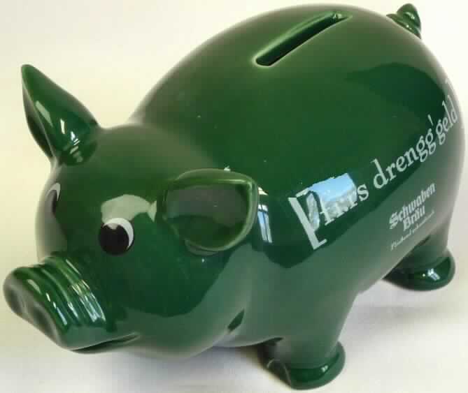 Keramischer Ziergegenstand, sog. Sparschwein aus Porzellan, Foto siehe Anlage, 
- dunkelgrüne, glasierte Spardose in Form eines Schweines,
- mit einem Schlitz an der Oberseite zum Einwerfen von Münzen,
- mit einer Öffnung an der Unterseite, die von einem Pfropfen aus Kunststoff abgedeckt wird,
- in den Abmessungen: ca. 7 cm (Höhe) x 8 cm (Breite) x 15 cm (Länge),
- keramisches Erzeugnis, nach der Formgebung gebrannt, tonmineralhaltiges Material enthaltend, 
- lt. Antrag aus Porzellan,
- lt. Antrag handgearbeitet.

"Keramischer Ziergegenstand, aus Porzellan, handgearbeitet"