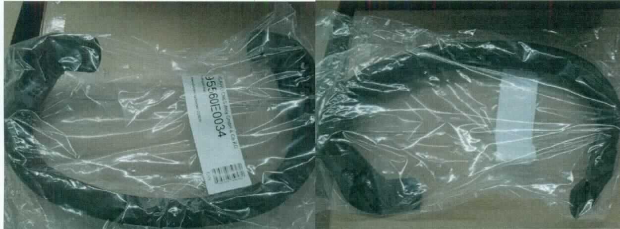 "Sicherheitsbügel" für einen Kinderwagen (Art.Nr. 95560E0034), Foto siehe Anlage,
- u-förmige Haltevorrichtung aus Kunststoff, 
- im befestigten Zustand mit einer Breite von ca. 40 cm und einer Tiefe von ca. 20 cm,
- rechts und links mit zwei um 360° Grad drehbaren Befestigungsflügeln mit Rastnasen (Adapter)
  versehen,
- mit einem gepolsterten Spinnstoffgewebe überzogen, befestigt mit Hilfe eines Reißverschlusses
  und je einem Druckknopf an den beiden Bügelenden,
- Befestigung des Sicherheitsbügels mittels der Adapter am Kinderwagengestell; der Sicherheits-
  bügel ist serienmäßig am Buggy Recaro Citylife (Kinderwagen) angebracht und sichert das 
  Kleinkind gegen ein Herausfallen,
- aufgrund der Konzeption (Abmessungen, Form, Adapter) erkennbar hauptsächlich zur 
  Verwendung an Kinderwagen der Position 8715 bestimmt.

"Teil für Kinderwagen (Sicherheitsbügel)"