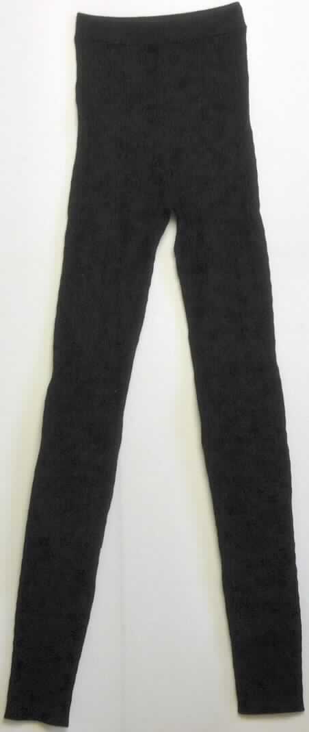 Lange Hose, sog. Frauenlegging, Dover Cable Legging, Größe XS/S, Foto siehe Anlage,
- aus ca. 1,7 mm dicken Gewirken aus lt. Antrag 80 % Merinowolle, 17 % Nylon und 3 % Elasthan
  (beides synthetische Chemiefasern),
- in der Taille abschließend, mit einem ca. 3 cm breiten Taillenbund, 
- vorn ohne Öffnung und ohne Verschluss,
- ohne Hinweis auf den Trägerkreis (unisex),
- mit knöchellangen Hosenbeinen, 
- mit Nähten an den Innenseiten der Hosenbeine, somit keine Strumpfhose ohne Fußteil,
- mit verengenden Bündchen an den Beinabschlüssen.

"Lange Hose, aus Gewirken, für Frauen, aus Wolle"