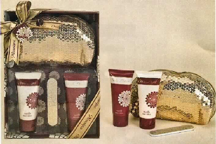 Vierteilige Zusammenstellung bestehend aus einem ähnlichen Behältnis (Kosmetiktasche), einer
Zubereitung zur Hautpflege (Bodylotion), einer Zubereitung zum Waschen der Haut (Duschgel) 
und einem Schleifmittel (Nagelfeile), Fotos siehe Anlage,
- die Waren dienen weder der Befriedigung eines speziellen Bedarfs noch der Ausübung einer
  bestimmten Tätigkeit und stellen somit keine Warenzusammenstellung im Sinne der AV 3 b) dar;
  somit sind die Waren getrennt einzureihen,
- Zubereitung zum Waschen der Haut (Duschgel):
- - in Form einer klaren Creme zum Waschen der Haut,
- - in einer Kunststofftube (Inhalt: 60 mL) für den Einzelverkauf aufgemacht.

"Zubereitung zum Waschen der Haut, in Form einer Flüssigkeit oder Creme, in Aufmachungen für
den Einzelverkauf, andere als in den Unterpositionen 3401 1100 bis 3401 2090 genannte"