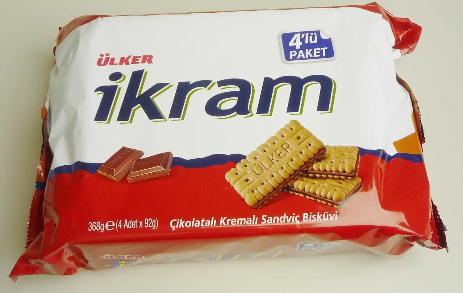Doppelkekse mit Cremefüllung

Antragsangaben:
1079-2 Ülker ikram Doppelkekse mit Schokoladencreme 368 g (4er Pack)
1079-2 Ülker ikram Doppelkekse mit Schokoladencreme 92 g (Einzelpack)

Beschreibung des vorgelegten Warenmusters (4er Pack):
Bunt bedruckter Schlauchfolienbeutel, der Aufdruck enthält Angaben zum Erzeugnis (Doppelkekse mit Schoko-
ladencreme; 386 g) und den Zutaten (siehe Feld 8); darin stapelförmig in 4 Kunststoffschlauchfolienbeutel abge-
packte braune Doppelkekse (ca. 6 cm x 3 cm x 1,3 cm), gefüllt mit einer dunkelbraunen Fettcreme; Geschmack 
nach Mürbegebäck mit Kakaocreme, süß.

Wassergehalt im Keksanteil: 12 GHT oder weniger
Fettgehalt im Keksanteil: 35 GHT oder weniger (nach der Produktbeschaffenheit)
Stärke/Glucose*: 25 bis weniger als 50 GHT
Saccharose/Invertzucker/Isoglucose**: 5 bis weniger als 30 GHT
Milchfett**: weniger als 1,5 GHT
Milchprotein: weniger als 2,5 GHT (abgeleitet aus der Zutatenliste)

*: festgestellt gemäß VO (EG) 900/2008, VO (EU) 118/2010 
**: festgestellt gemäß VO (EG) 900/2008

Backware, Kekse gesüßt, ohne kakaohaltigen Überzug, mit einem Gehalt an Milchfett von weniger als 8 GHT, 
Doppelkekse mit Füllung