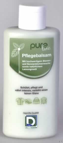 Angaben: 
Intensivpflege für Glattleder; Pflegebalsam mit hochwertigem Bienen - und Sonnenblumenwachs sowie natürlichem Lemongrasöl; schützt, pflegt und nährt intensiv, verleiht einen feinen Glanz
Inhaltsstoffe: u.a. Carnauba-, Bienen- und Sonnenblumenwachs, natürliches Wollfett, natürliches Lemongrasöl, Wasser, Konservierungsmittel, Emulgator, Verdickungsmittel

Feststellungen:
äußere Beschaffenheit: Kunststoffflasche mit Schnappdeckelverschluss, 150 ml Nenninhalt, in Aufmachung für den Einzelverkauf; Flascheninhalt: hellgrüne Lotion mit Zitronenduft 
Die Ware soll auf ein Tuch aufgetragen und in Glattleder bzw. High Tech Materialien (z.B. Synthetikleder) eingerieben werden. 

Befund: 
Schuhcreme und ähnliche Schuh- und Lederpflegemittel.
