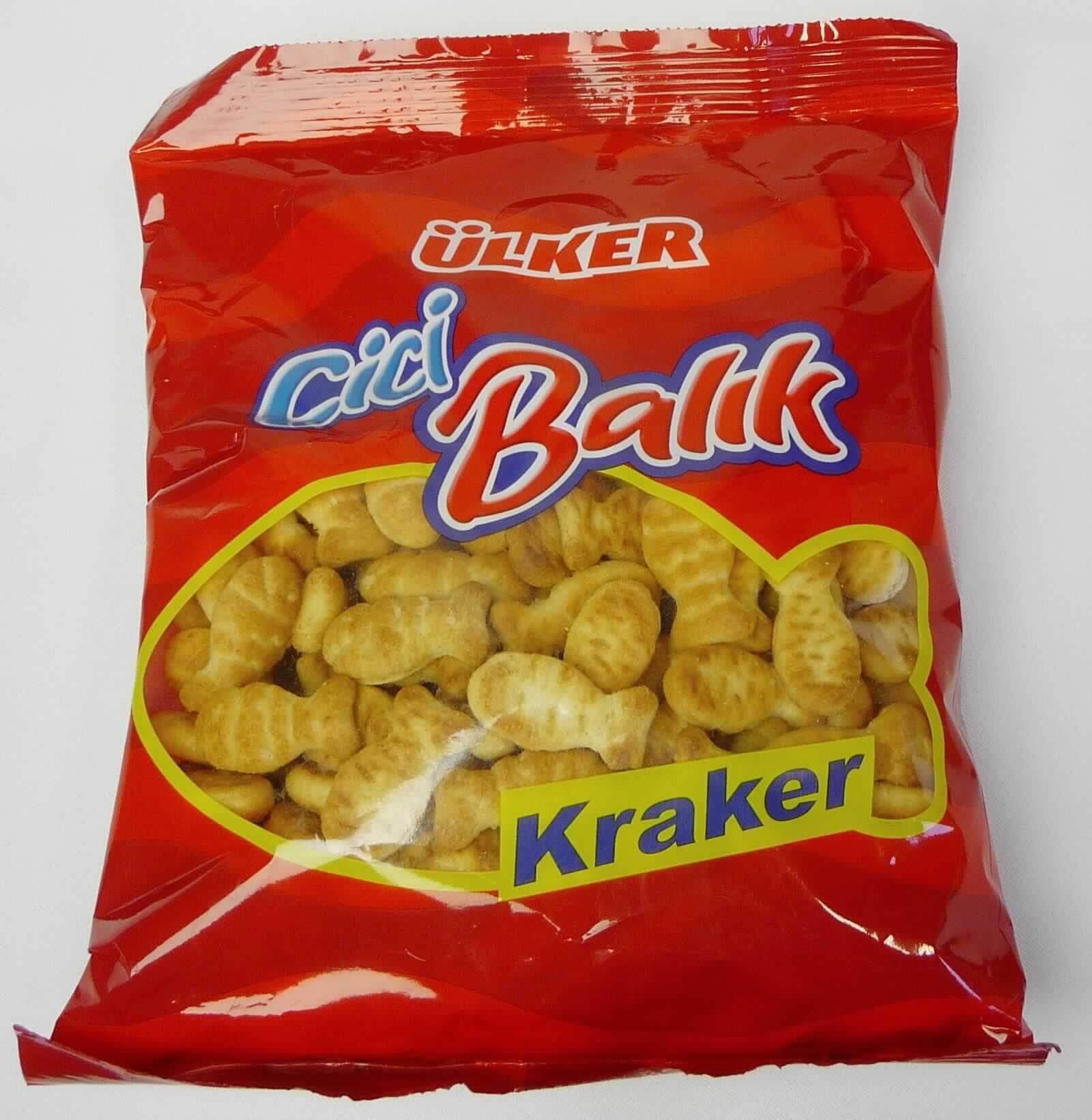 Salzcracker in Fischform

Antragsangaben:
561-7 Ülker Cici Balik Salzcracker in Fischform 145 g
Artikel 561-4 = Umkarton
Artikel 561-7 = Einzelverpackung

Beschaffenheit des vorgelegten Warenmusters:
Bunt bedruckter und etikettierter Original-Schlauchfolienbeutel; der Aufdruck enthält Angaben zum Erzeugnis (Fish-shaped Crackers; Salzcracker; 145 g) und zu den Zutaten (siehe Feld 8); darin braunes, keksähnliches Salzgebäck in Form von Fischen (Länge ca. 2,8 cm); Geschmack nach Crackergebäck, salzig, nicht süß.

Stärke/Glucose*: 50 bis weniger als 75 GHT
Saccharose/ Invertzucker/Isoglucose**: weniger als 5 GHT
Milchfett***: weniger als 1,5 GHT
Milchprotein***: weniger als 2,5 GHT

*: festgestellt gemäß VO (EG) 900/2008, VO (EU) 118/2010
**: festgestellt gemäß VO (EG) 900/2008
***: abgeleitet aus der Zutatenliste

Backware, nicht kakaohaltig, Kekse und ähnliches Kleingebäck, nicht gesüßt