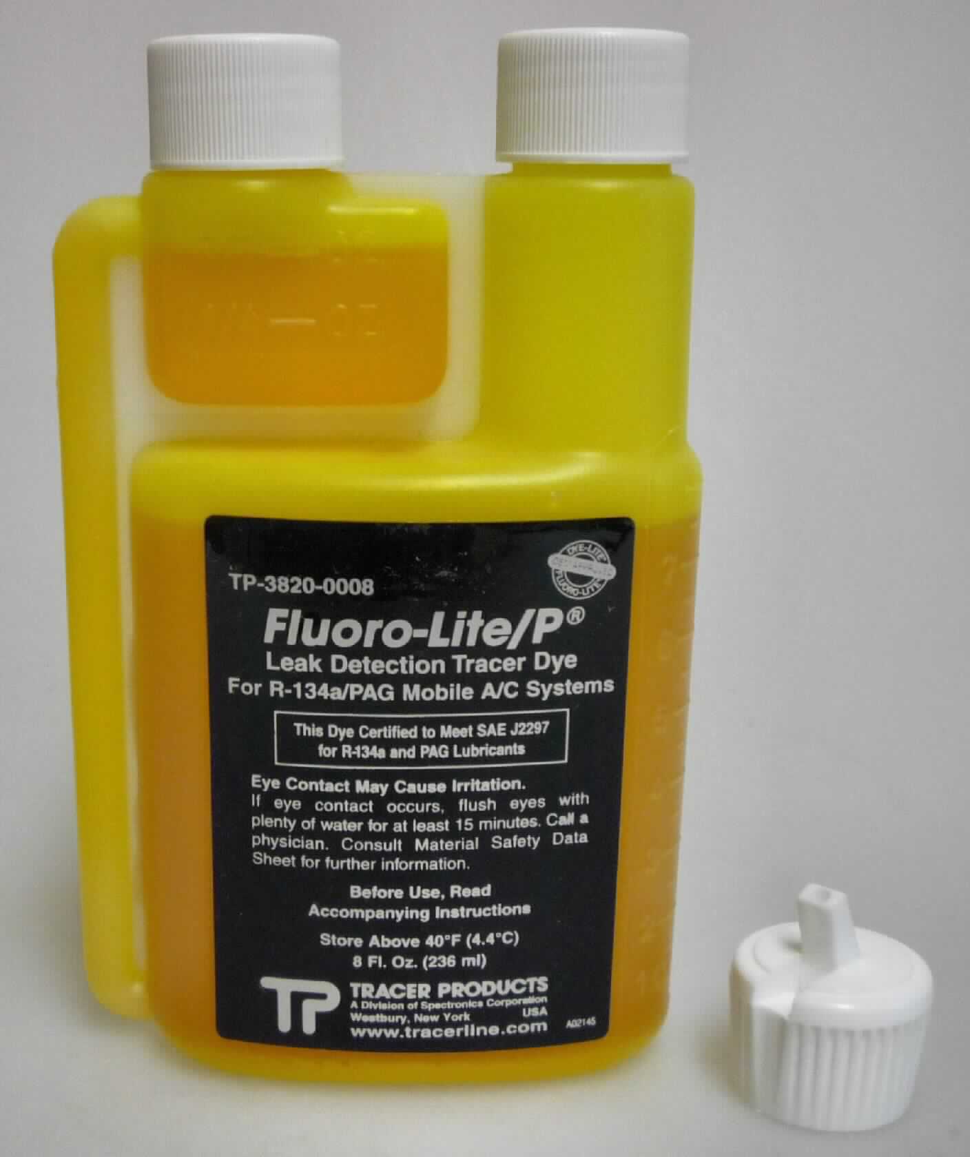 Angaben: UV-Lecksuchadditive für Kälte- und Kfz-Klimaanlagen; Nachfüllflasche für alle Recyclinggeräte mit integriertem UV-Additivmanagement. Das in dem Lecksuchadditiv enthaltene fluoreszierende Farbmittel leuchtet unter Einwirkung von UV-Licht auf und führt zur Feststellung von Leckagen im Kfz-Klimakreislauf.
 
Warenbeschaffenheit: Orangegelbe, unter dem UV-Licht gelbgrün fluoreszierende Flüssigkeit, abgefüllt in 236ml-Kunststoffflasche mit zwei Schraubverschlüssen und integrierter Dosiervorrichtung aus Kunststoff, gemeinsam umverpackt mit Ausgießschraubverschluss, Bedienungsanleitungen, Sicherheitsetiketten und Sicherheitshinweisen.

Befund: Für den Einzelverkauf aufgemachte Warenzusammenstellung, bei der im Hinblick auf die Verwendung das   Farbmittel, in Form oder Packung für den Einzelverkauf, als charakterbestimmend angesehen.