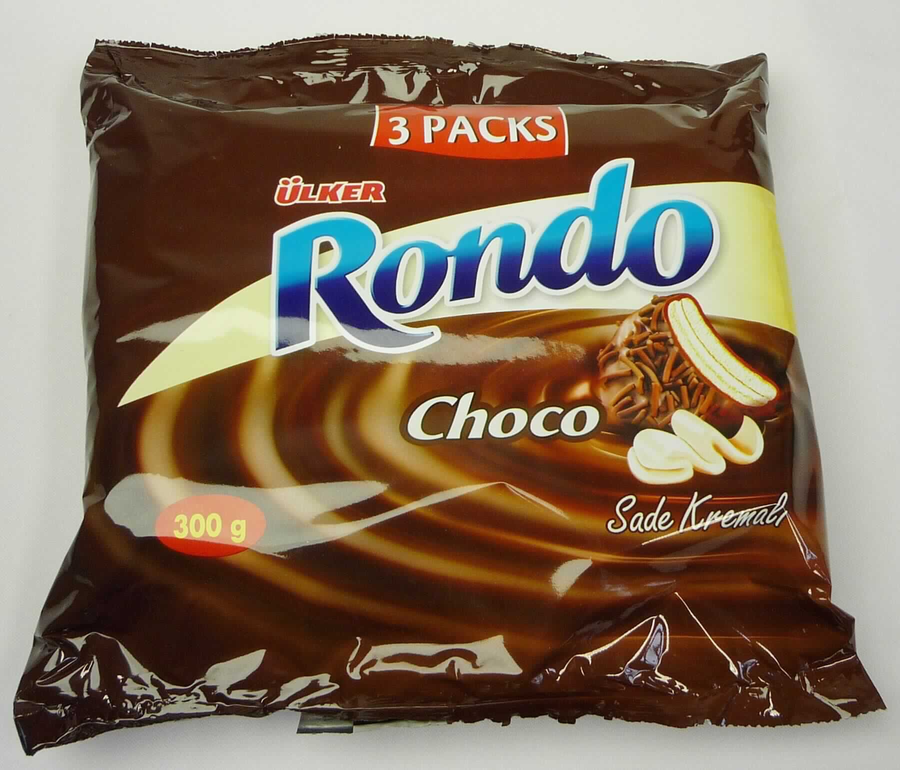 Doppelkekse mit Schokolade und Cremefüllung

Antragsangaben: 108-3 Ülker Rondo Choco Doppelkekse mit Schokolade und Creme (3-er Pack) 300 g

Beschreibung des vorgelegten Warenmusters:
Bunt bedruckter Kunststoffschlauchfolienbeutel; der Aufdruck enthält Angaben zum Erzeugnis (Doppelkekse mit Schokolade und Creme; 3 x 100 g) und zu den Zutaten (siehe Feld 8); darin 3 bunt bedruckte Schlauchfolienbeutel mit Stapeln aus runden, vollständig mit Schokolade überzogenen und mit einer beigefarbenen Creme gefüllten Doppelkeksen (Durchmesser ca. 4 cm, Dicke ca. 1,8 cm); Geschmack nach gesüßtem Mürbegebäck, Creme und Schokolade.

Wassergehalt im Keksanteil (nach der Warenbeschaffenheit): 12 GHT oder weniger 
Fettgehalt im Keksanteil (nach der Warenbeschaffenheit): 35 GHT oder weniger 
Stärke/Glucose*: 25 bis weniger als 50 GHT
Saccharose/Invertzucker/Isoglucose**: 30 bis weniger als 50 GHT 
Milchfett**: weniger als 1,5 GHT 
Milchprotein***: weniger als 2,5 GHT 

*: festgestellt gemäß VO (EG) 900/2008, VO (EU) 118/2010
**: festgestellt gemäß VO (EG) 900/2008
***: abgeleitet aus der Zutatenliste und den Analysedaten

Backware, kakaohaltig, gesüßte Kekse, ganz mit Schokolade überzogen, in unmittelbaren Umschließungen mit einem Gewicht des Inhalts von mehr als 85 g