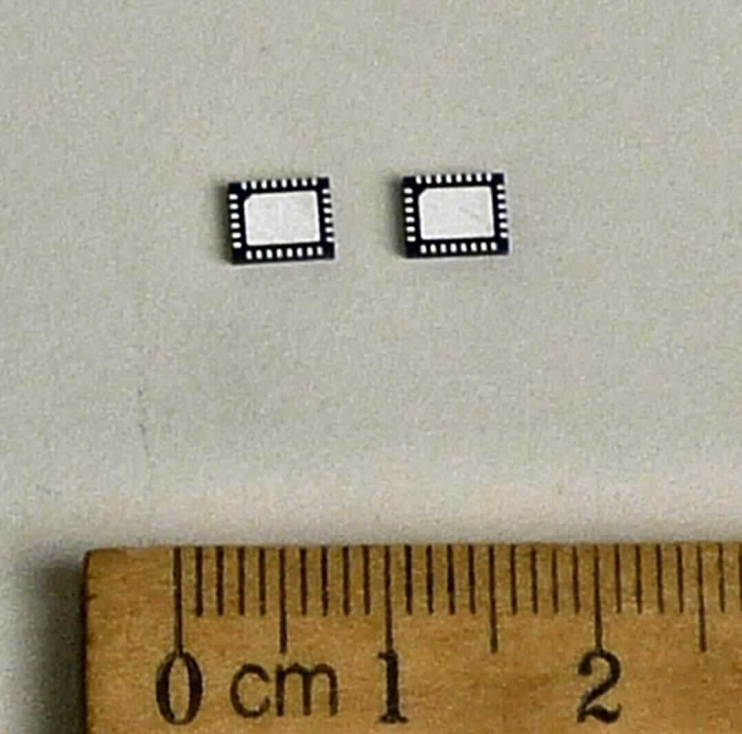 AM und FM Antennenverstärker mit AGC (Art.-Nr. 225287500, SMD IC-ATR4252-RA VQFN4*5 G),
- in Form einer monolithischen integrierten Schaltung,
- in einem SMD-Gehäuse mit 28 Anschlüssen (Abbildung siehe Anlage).

"Elektronische integrierte Schaltung, kein Prozessor und Steuer- und Kontrollschaltung oder Speicher,  Antennenverstärker in Form einer monolithischen integrierten Schaltung"