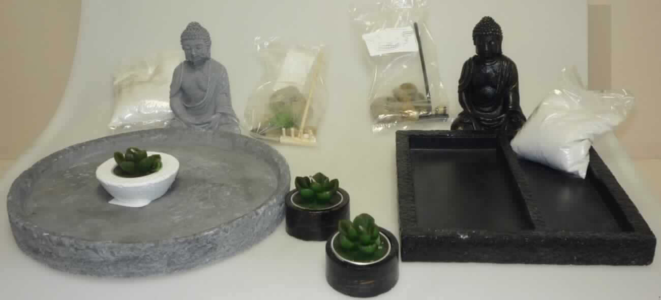 Angaben: Artikel: Zen Gartenset - Artikelnummer: 8834900 - Material: Zement / Kunstharz / Sand - Bestandteile: siehe vertrauliche Daten - Verpackung: Alle Einzelteile sind jeweils in kleinen Polybeuteln verpackt; das komplette Set wird in einem nicht verkaufsfähigen Braunkarton verpackt geliefert.

Feststellungen: Nach dem Ergebnis der Untersuchung bestehen die 2 Buddha-Dekorationsfiguren sowie die 2 Untersätze aus Gips.

Befund: Als charakterbestimmender Bestandteil der 2 Warenzusammenstellungen (Artikel 1 und 2) wird jeweils die Buddha-Figur angesehen (Allgemeine Vorschrift 3 b). Danach handelt es sich zolltariflich bei dem Zen Gartenset um eine Ware aus Gips, der Position 6809 des EZT.