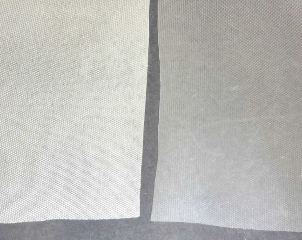 Angaben des Antragstellers:
EVA Folie für die Herstellung von Solarmodulen.
Kunststoffmaterial auf Basis eines Ethylen-Vinylacetat-Copolymers (EVA) in Folienform (Dicke: 0,45 mm).

Untersuchungsergebnisse an Warenmustern:
Zwei Abschnitte einer jeweils trüben, transparenten, gummiähnlichen Folie (Dicke: ca. 0,47 bis 0,48 mm), einseitig mit regelmäßig angeordneten, runden Einprägungen.

Befund:
Es liegt eine Kunststofffolie aus einem Ethylen-Vinylacetat-Copolymer im Sinne der Position 3920 vor.
Die Prägung der Folienoberfläche weist keine Undulationen (Wellenform) auf.