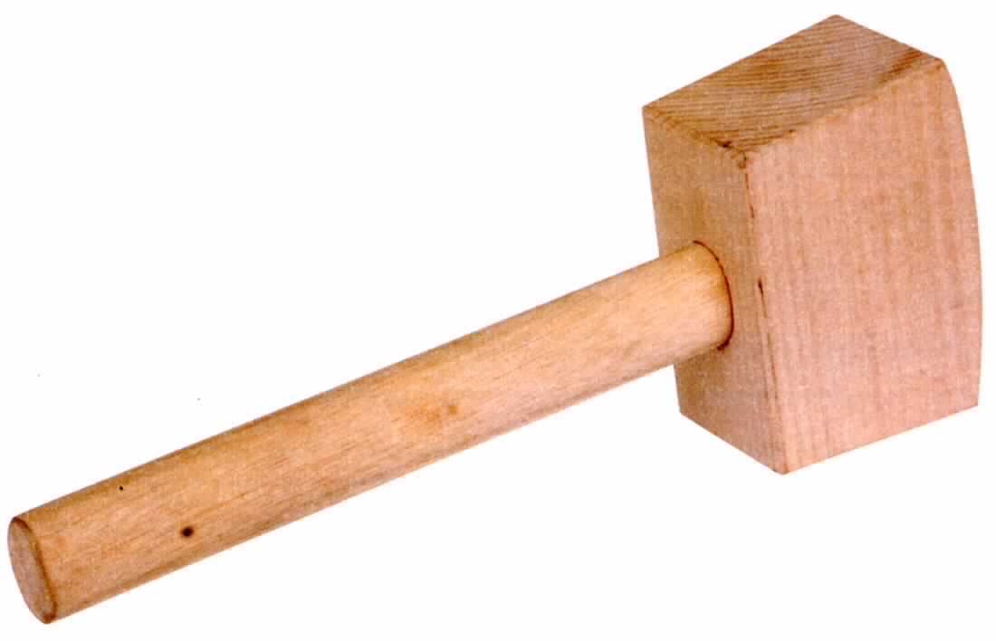Hammer
- aus einem ca. 22,5 cm langen und 3 cm dicken Stiel und einem ca. 11 x 5 x 6,5 cm
  großen Kopf aus Buchenholz (lt. Antragsteller),
- als Werkzeug für Schnitz- oder Stemmarbeiten zu benutzen.
(Abbildung siehe Anlage)

"Werkzeug aus Holz"
