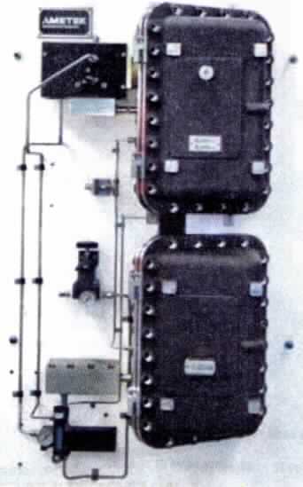 Messgerät, "Model 931 Single Gas Analyzer", mit den Abmessungen 1185 x 780 x 254mm und einem Gewicht von 145kg im Wesentlichen bestehend aus einem explosionsgeschützten Gehäuse mit Prozessanschluss, einer gepulsten UV-Lichtquelle (Doppelstrahlverfahren), einem Detektor sowie einer Auswerteelektronik. Eine Probe des quantitativ zu analysierenden Gases mit bekannter qualitativer Zusammensetzung wird mit UV-Licht mit bekannten Wellenlängen bestrahlt. Dabei wird ein Teil des Lichtes durch das Gas absorbiert, wobei die Menge des absorbierten Lichtes proportional zur Konzentration des Gases ist. Die Absorptionskurve des Gases ist bekannt. Das Gerät dient ausschließlich der quantitativen Gasanalyse von H2S in der chemischen Industrie, wie z.B. in Schwefelrückgewinnungsanlagen mit dem Ziel der Prozessüberwachung und -optimierung.
Die Ware wird als "elektronisches Gerät für physikalische oder chemische Untersuchungen, als Untersuchungsgerät für Gase oder Rauch" eingereiht.

Abbildung: siehe Anlage