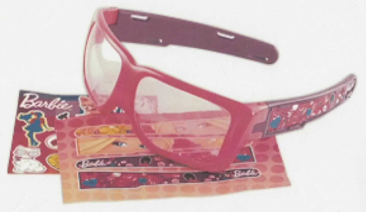 "Mc Donald's - Creativity 2013 Sunglasses", in Form einer Warenzusammenstellung in Aufmachung für den Einzelverkauf bestehend aus einer Sonnenbrille für Kinder (charakterbestimmender Bestandteil), mit rosa getönten  Brillengläsern aus Kunststoff und einer Brillenfassung aus Kunststoff, deren Bügel zum Einsetzen je eines der beigefügten Dekorstreifen hergerichtet sind sowie einem Folienstickerbogen und einem Papierbogen mit heraustrennbaren Dekorstreifen. Sticker und Streifen dienen zum kreativen Verzieren der Brille.
Die Bestandteile sind gemeinsam in einem PE-Beutel verpackt.
Zur äußeren Form siehe Abbildung in der Anlage.

Die Ware wird als "Sonnenbrille, nicht mit optisch bearbeiteten Gläsern, mit Brillengläsern aus Kunststoff" eingereiht.