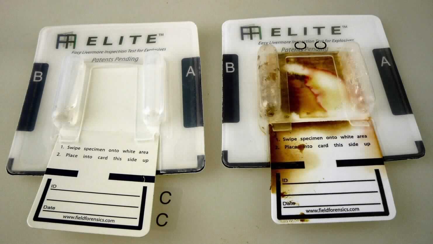 Angaben:
Sprengstoffschnelltest ELITE EL 100, 3-stufiger Test in Kartenform zum Nachweis von aromatischen, aliphatischen und anorganischen Sprengstoffen. Der Nachweis beruht auf chemischen Reaktionen, die durch einen Farbumschlag sichtbar werden.

Feststellungen:
Die Testkarte besteht aus einer ca. 6,5 + 6,5 cm großen, mit Kunststoff laminierten Papierkarte. Auf der Karte befinden sich zwei mit einer klaren Flüssigkeit gefüllte Ampullen (A + B), ein Reagenzaufkleber (C) sowie ein Kärtchen, mit dem der Wischtest durchgeführt werden soll. Dieses Kärtchen wird in eine Halterung auf der Testkarte geschoben und die Nachweisreaktion durch Zerbrechen der Ampullen A und B bzw. durch Aufdrücken des Aufklebers C durchgeführt. (A: Nachweis für nitroaromatische Sprengstoffe durch Färbung der Lösung; B: Nachweis u.a. von RDX, PETN durch Färbung der Lösung; C:Nachweis nitratbasierter Sprengstoffe durch Verfärbung des Aufklebers).
Die Testkarte ist u.a. mit der Aufschrift "ELITE Inspection tests for explosives" und Hinweisen zur Testdurchführung beschriftet.

Befund:
Zubereitete Diagnostik- oder Laborreagenzien, auch auf einem Träger.