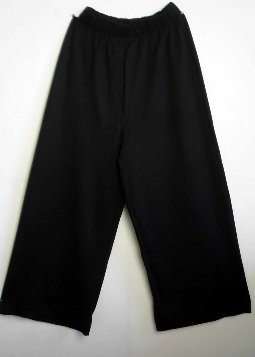Lange Hose, sog. Strick Hose, Art. RSAPO3126, Größe S, Foto siehe Anlage,
- aus ca. 0,8 mm dicken, einfarbigen Gewirken aus laut Antrag 60 % Viskose (künstliche Chemiefasern), 
  35 % Nylon und 5 % Elasthan (beides synthetische Chemiefasern),
- in der Taille abschließend, mit einem ca. 4 cm breiten, elastischen Taillenbund,
- ohne Öffnung und ohne Verschluss; ohne Hinweise auf den Trägerkreis (unisex),
- mit knöchellangen Hosenbeinen, an den Beinabschlüssen durch Umschlagen und Festnähen gesäumt.

"Lange Hose, aus Gewirken, für Frauen, aus künstlichen Chemiefasern"