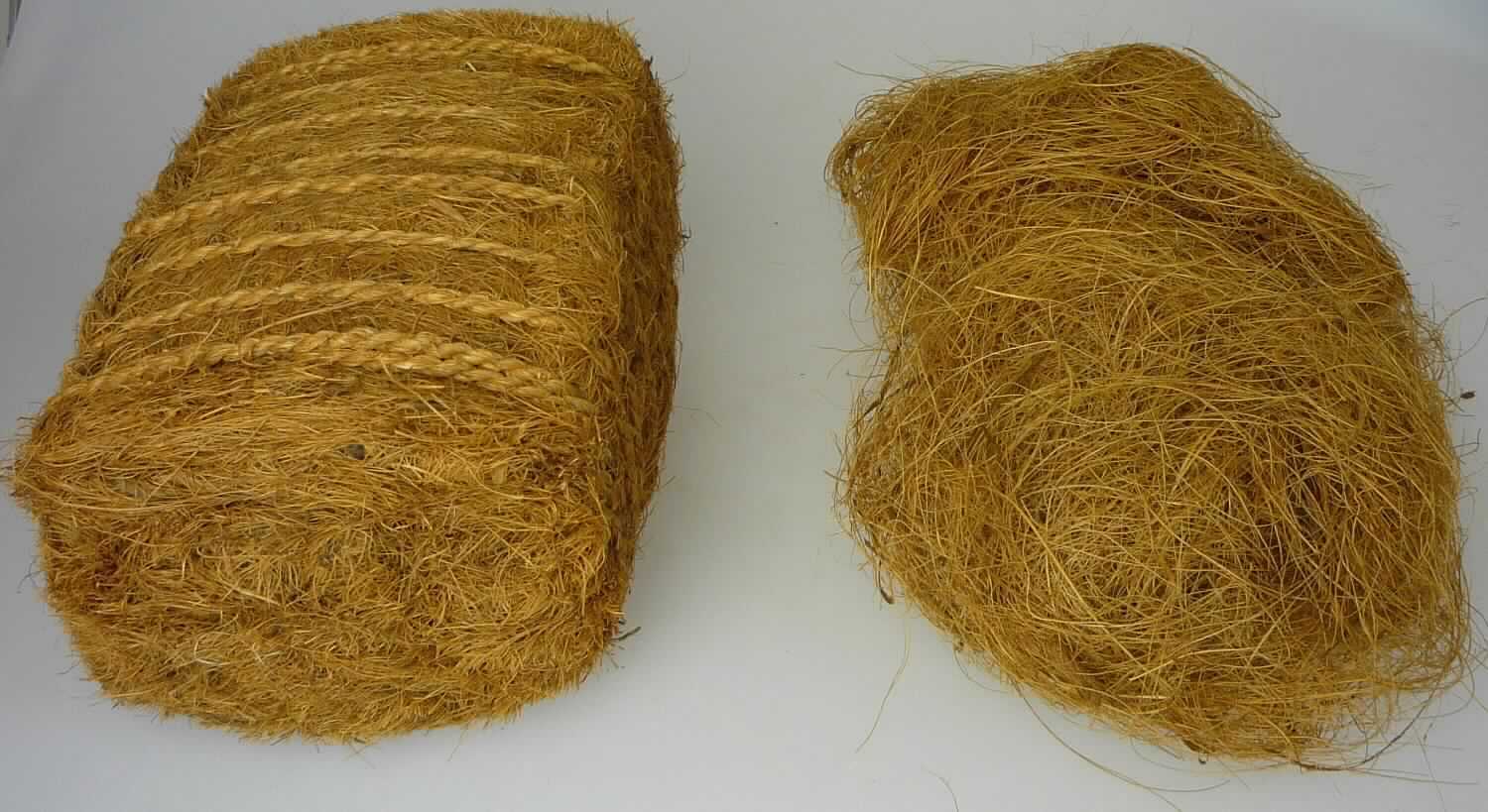Kokosfasern, Foto siehe Anlage,
- in einem Polybeutel verpackt oder mit einer Transportkordel in Ballen fixiert,
- Gewirr aus Kokosfasern (laut Antrag aus der Fruchthülle der Kokosnuss),
-- roh (laut Antrag nur getrocknet),
-- nicht versponnen.

"Kokos, anderweit weder genannt noch inbegriffen, roh, nicht versponnen"