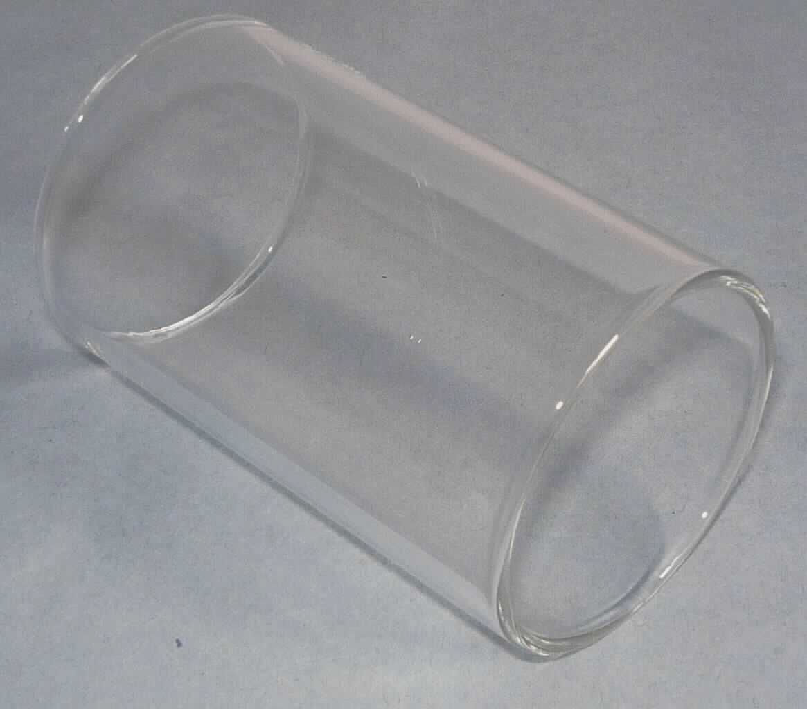 Andere Ware aus Glas, sog. Glasröhre, Art. XM100292, XM100293, XM100294, XM100295, Foto siehe Anlage,
- in Form einer zylinderförmigen, oben und unten offenen Röhre aus klarsichtigem Glas,
- - aus geschmolzenem Quarz (laut Antrag aus Quarzglas),
- in vier verschiedenen Größen: 5 x 8 cm, 5 x 12 cm, 6,5 x 8 cm bzw. 6,5 x 12 cm,
- an den Rändern abgerundet gearbeitet,
- soll u. a. als Windschutz für einen Teelichthalter (Windlicht) verwendet werden,
- keine Einreihung als Teil eines nicht elektrischen Beleuchtungskörpers der Position 9405, da die Glasröhre 
  durch ihre neutrale Form nicht ausschließlich oder hauptsächlich als Teil dieser Waren erkennbar ist,
- keine Ware der Position 7002, da die Röhre eine Fertigware darstellt.

"Andere Ware aus Glas, andere als in den Unterpositionen 7020 0005 bis 7020 0008 genannte,
 aus geschmolzenem Quarz, kein TV-Standfuß"