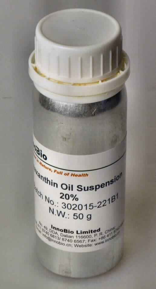 Angaben: Zeaxanthin 20% Oil Suspension. Bei der Ware handelt es sich um eine pflanzenölhaltige Suspension von Zeaxanthin. Das Zeaxanthin wurde durch Extraktions- und weitere Aufbereitungsschritte aus Tagetesblüten (Tagetes erecta) gewonnen. Sie wird als Rohstoff für Nahrungsergänzungsmittel und zum Färben eingesetzt.

Warenbeschaffenheit: orangefarbene, pastöse Masse
 
Befund: Zubereitung auf der Grundlage eines Farbmittels pflanzlichen Ursprungs