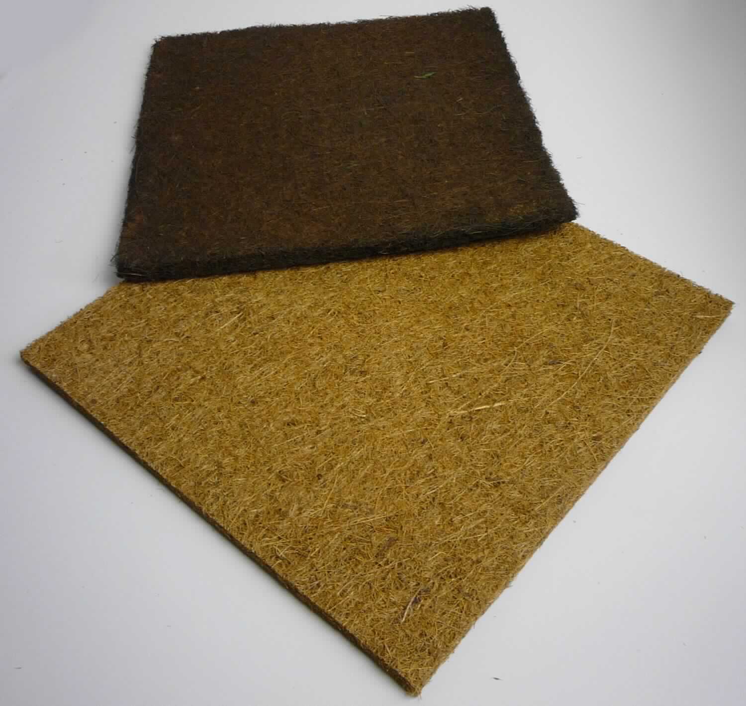 Nadelfilz, sog. Kokosfaser Rückwand, Foto siehe Anlage,
- lt Antrag im Polybeutel verpackt,
- als Meterware, in den Abmessungen von lt. Antrag: 30 cm x 30 cm bzw. 40 cm x 40 cm bzw. 50 cm x 50 cm,
- lt. Untersuchungsergebnis:
-- aus Nadelfilz aus Kokosfasern,
-- einseitig mit lt. Antrag Kautschuk bestrichen bzw. besprüht,
- mit einem Anteil an Spinnstoffen von über 50 GHT.
- wird lt. Antrag als Rückwand in Terrarien verwendet.

"Filz (Nadelfilz), bestrichen"
