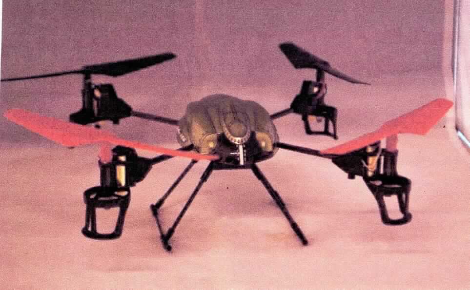 Multikopter, "RM48001X, M480L Quadcopter/Hexacopter Super Combo", Foto siehe Anlage,
laut Antrag:
- mit einem Korpus aus Carbonfaser und Kunststoff; mit einem Durchmesser von ca. 800 mm,
- mit vier (Quadcopter) oder sechs Auslegern (Hexacopter), am Ende jeweils zum Anbringen von
  7,5 Zoll (ca.190 mm) langen Rotorblättern aus Kunststoff hergerichtet,
- am Ende der Ausleger mit bürstenlosen (BL-)Motoren zum Antrieb der Rotorblätter ausgestattet,
- mit einem Hochleistungs-Akkumulator (Lithium-Polymer-Akku) mit sechs Zellen (6S) mit einer
  Leistung von bis zu 12.000 mAh,
- mit einklappbaren Landegestell,
- mit einer PCU zur Verteilung von Strom und Signalen; mit gesonderter Stromversorgung
  (Batterie),
- mit einem GPS Sensor,
- ohne Kamera,
- ohne Kameraaufhängung (Gimbal, optionales Zubehör),
- mit einer Flugzeit ohne Kamera von ca. 20 Minuten,
- mit einer maximalen Entfernung zwischen Kopter und der steuernden Person von ca. 350 m,
- mit einem Fluggewicht von 3.500 Gramm,
- insbesondere aufgrund des Fluggewichtes kein Spielzeug der Position 9503.

"Luftfahrzeug, Hubschrauber, mit einem Leergewicht von 2.000 kg oder weniger, keine Ware
 der Codenummer 8802 1100 10 0"