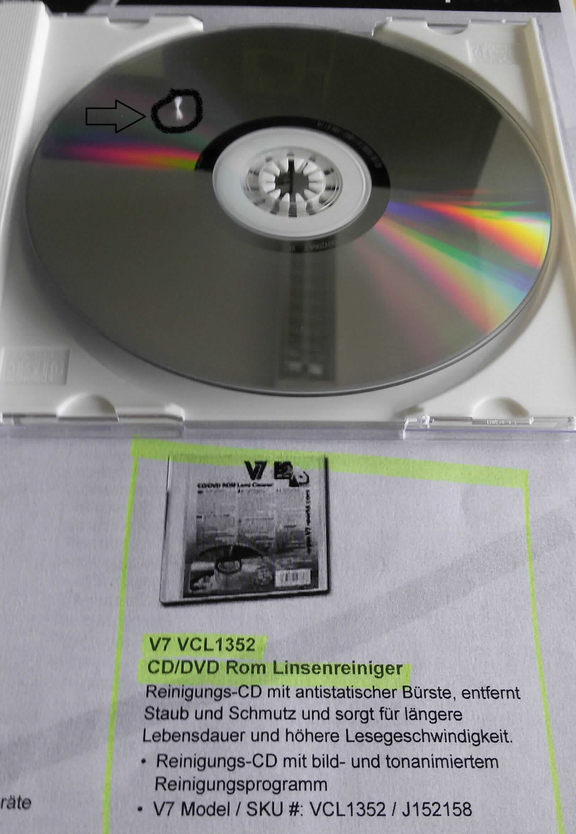 Reinigungs-CD/DVD, VPN: VCL 1352
- aus einer Platte für Laserabnehmersysteme mit Bild- und Tonaufzeichnungen und
  aufgesetzten Reinigungsbürsten (Abbildung siehe Anlage),
- zur Reinigung der in CD/DVD-Playern oder der in CD/DVD-Laufwerken automatischer Daten-
  verarbeitungsmaschinen eingebauten Laserlinse - charakterbestimmend - sowie zur Wiedergabe 
  von Bild- und Tonaufzeichnungen.

"Zubehör, gleichermaßen für Geräte der Position 8519, 8521 und Position 8471 bestimmt, nicht 
 von den Unterpositionen 8522 10 00 bis 8522 90 70 erfaßt (Reinigungs-CD/DVD aus charakter-
 bestimmenden Reinigungsbürsten auf einer Platte für Laserabnehmersysteme mit Aufzeichnung)"