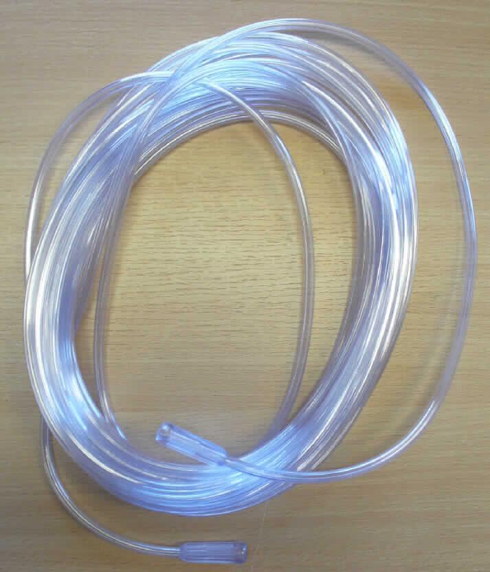 Angaben des Antragstellers: Sauerstoffschläuche in den Längen 2,1 m, 4,6 m und 10,7 m.
Die Schläuche bestehen aus Polyvinylchlorid und sind an den Enden mit Verbindungsstücken versehen. Die Schläuche werden als Verbindung zwischen einem Sauerstoffkonzentrator und einer Sauerstoffbrille verwendet.