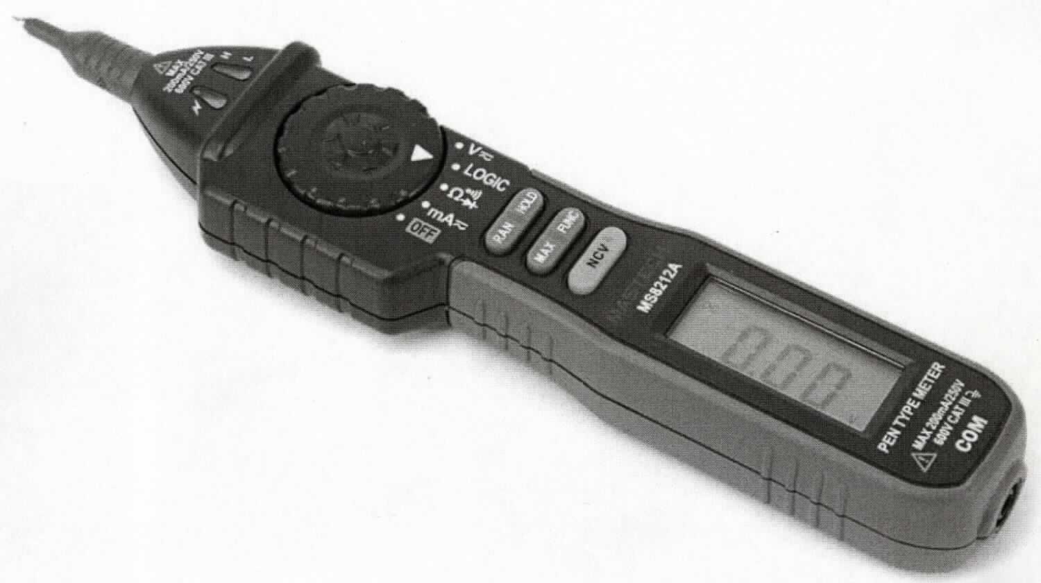 Sog. Stift-Multimeter, in Form einer Warenzusammenstellung in Aufmachung für den Einzelverkauf, im Wesentlichen bestehend aus einem in Bezug auf die Verwendung charakterbestimmenden Messgerät, zwei Krokodilklemmen, einer Messleitung, zwei Micro-Batterien, einer Transporttasche sowie einer Bedienungsanleitung in einer gemeinsamen Verpackung. Das Messgerät setzt sich aus einem ca. 225 x 43 x 29 mm großen Gehäuse mit einem Drehschalter zur Auswahl des Messbereichs, drei Bedienelementen in Form von Drucktastknöpfen, einer Flüssigkristallanzeige, einem Batteriefach, einem Momentanwert- (HOLD-Funktion) und Maximalwertspeicher, einem berührungslosen Spannungsdetektor, zwei Anzeige-LED sowie einem Anschluss für die Messleitung zusammen.

äußere Form: siehe Abbildung in der Anlage

Die Ware wird als "Gerät zum Messen oder Prüfen elektrischer Größen (Stromstärke, Spannung, Widerstand), kein Zähler der Position 9028, nicht von den Unterpositionen (HS) 9030 10 bis 9030 20 erfasst, Multimeter mit Registriervorrichtung" eingereiht.