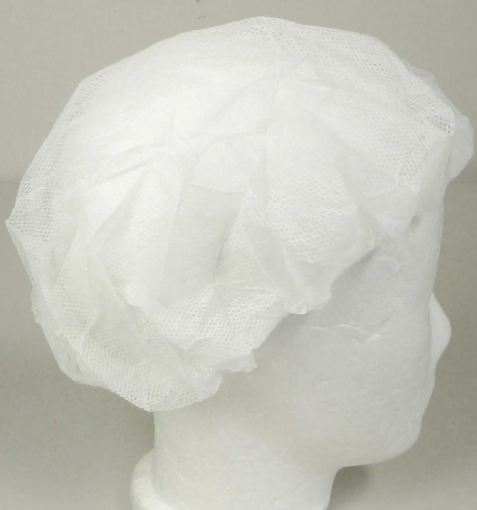 Kopfbedeckung, sog. Barett-Haube mit Schirm, Abbildung siehe Anlage, 
- aus einem Zuschnitt von perforiertem Vliesstoff aus Spinnstoffen (lt. Antrag Viskose) hergestellt, 
- mit einem Durchmesser von ca. 48 cm, 
- am gesäumten Rand mit einem eingezogenen, elastischen Faden, 
- mit einem Schirm (aus Vliesstoff), 
- zur Verwendung als Schutzhaube zum Bedecken des gesamten Haares.

"Kopfbedeckung, aus einem Stück von Spinnstofferzeugnissen hergestellt, Mütze und dergleichen, 
 mit Schirm"