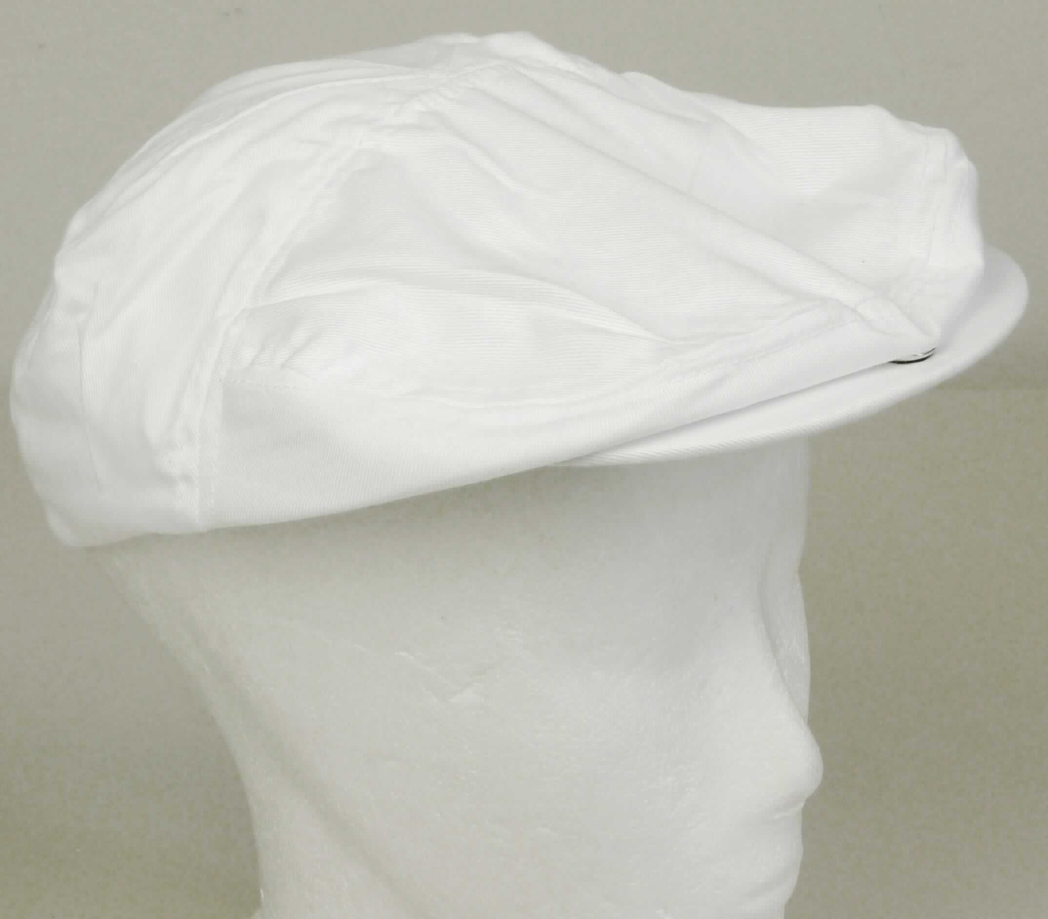 Kopfbedeckung, sog. Fleischermütze, Foto siehe Anlage, 
- durch Zusammennähen von Stücken aus Geweben aus Spinnstoffen (laut Antrag Polyester und
  Baumwolle) hergestellt, 
- mit einem kleinen, mit Kunststoff verstärktem Schirm, der mittels Druckknopf so an der Mütze
  befestigt ist, dass er fast vollständig bedeckt ist,
- innen mit einem Schweißband ausgestattet,
- im hinteren Teil mit einem Klettriegel zum Einstellen der Weite.

"Kopfbedeckung, aus mehreren Stücken von Spinnstofferzeugnissen hergestellt, Mütze mit Schirm"