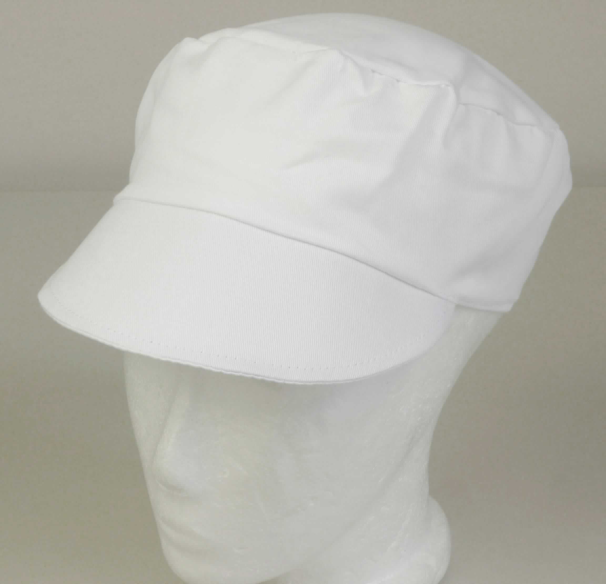 Kopfbedeckung (Mütze), Foto siehe Anlage,
- durch Zusammennähen von Stücken aus Geweben aus Spinnstoffen (laut Antrag Polyester und
  Baumwolle) hergestellt,
- mit einem Schirm,
- im hinteren Teil elastisch verengt.

"Kopfbedeckung, aus mehreren Stücken von Spinnstofferzeugnissen hergestellt, Mütze mit Schirm"