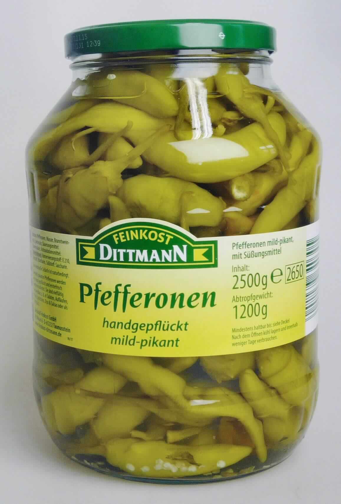 Peperoni, zubereitet.

Antragsangaben (als zutreffend unterstellt): Peperonen, mild-pikant. Zutaten: Pfefferonen, Wasser, Branntweinessig, Speisesalz, Zitronensäure, Schwefeldioxid, Benzoesäure, Farbstoff, Süßstoff. Aufmachung: in Gläsern mit einem Inhalt von 2500 g. Gesamtsäure, ber. als Essigsäure: 0,5 - 0,8 %. Gehalt an Essigsäure: 0,3 %.

Äußere Beschaffenheit des vorgelegten Warenmusters: grüne, ganze, ca. 6 - 14,5 cm lange Peperoni mit Stiel, eingelegt in einer klaren, grünlichen Aufgussflüssigkeit. Geschmack: leicht essigsauer, leicht salzig, leicht bitter, nach Paprika mit leicht brennendem Geschmack. Aufmachung: in einem etikettierten Originalkonservenglas für den Einzelverkauf aufgemacht. Warenaufschrift (auszugsweise): "Pfefferonen mild-pikant, mit Süßungsmittel; Inhalt: 2500 g; Abtropfgewicht: 1200 g." Gehalt an freier, flüchtiger Säure i. S. der ZAnm 1 Kap 20 (gem. Angabe): weniger als 0,5 GHT.

Anderes Gemüse, anders als mit Essig oder Essigsäure zubereitet oder haltbar gemacht, nicht gefroren, ausgenommen Erzeugnisses der Position 2006, anderes als in den Unterpositionen 2005 10 bis 2005 91 des Harmonisierten Systems genannt, Früchte der Gattung Capsicum, mit brennendem Geschmack, nicht in Form von Pulver.