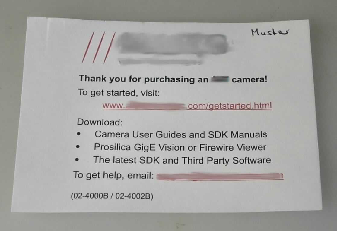 Bei der als "Beipackzettel" bezeichneten Ware handelt es sich nach dem vorgelegten Warenmuster um einen Zuschnitt aus Kartonpapier (Format etwa 10,8 x 7,5 cm), der einseitig neben dem Firmenlogo der Antragstellerin im Wesentlichen mit einem Hinweis auf eine Internetseite farbig bedruckt ist sowie mit Informationen darüber, welche Dateien und Software von der Homepage der Antragstellerin heruntergeladen werden können. Daneben ist eine E-Mail-Adresse abgedruckt. Die Ware soll gemeinsam mit einer Kamera (nicht Gegenstand dieser vZTA) verpackt werden.

Abbildung siehe Anlage.

Derartige Waren gehören als "durch Text charakterisierte, zum Lesen bestimmte Druckerzeugnisse, in losen Bogen" zum TARIC-Code 4901 10 00 00.
