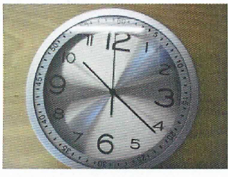 Wanduhr, Art. Nr. 216.363, s. Foto.
Bei der Ware handelt es sich um eine Wanduhr für den Innenbereich aus Kunststoff, bestehend aus
- einem batteriebetriebenen Uhrwerk (kein Kleinuhr-Werk), das in einem ca. 55 mm x  55 mm x 15 mm großen 
  Gehäuse untergebracht ist, 
- einem Stunden-, Minuten- und Zentralsekundenzeiger sowie 
- einem runden Zifferblatt,
- Maße: 30,5 x 4,7 (Durchmesser x Tiefe in cm).

Die Ware ist als "andere als in den Positionen 9101 bis 9104 erfasste, elektrisch betriebene Wanduhr" einzureihen.
