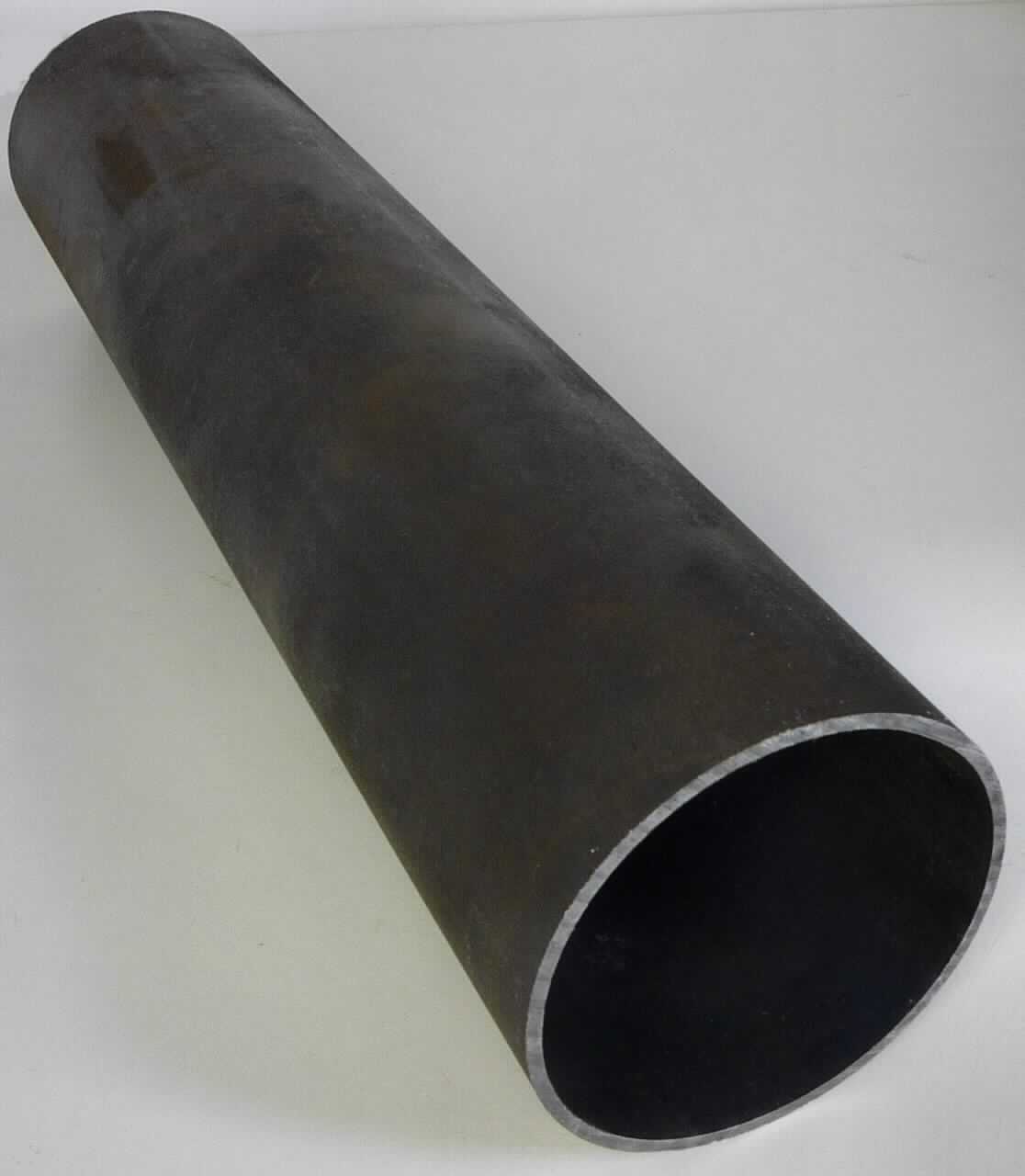 Stahlrohre

Bei der Ware handelt es sich um massive, metallische Hohlerzeugnisse mit über die gesamte Länge gleichbleibendem, kreisrundem Querschnitt (Rohr). Die Rohre werden nach den Angaben in Längen von 1,0 m bis  6,0 m und einem Durchmesser von 204,0 mm gehandelt. Bei dem Material handelt es sich um einen legierten Stahl mit der Werkstoffnummer 1.7220. Die Rohre sind nahtlos gefertigt und der Beschaffenheit nach warmgewalzt.
Die Erzeugnisse werden für die Herstellung von Druckgussstahlflaschen verwendet. 

Die Ware ist nach ihrer Beschaffenheit als andere nahtlose Rohre, mit kreisförmigem Querschnitt, aus anderem legiertem Stahl, mit einem äußeren Durchmesser von mehr als 168,3 mm bis 406,4 mm, mit einem Kohlenstoffäquivalent (CEV) gemäß den Berechnungen und der chemischen Analyse des International Institute of Welding (IIW) von maximal 0,86 in den TARIC-Code 7304 5993 20 einzureihen.