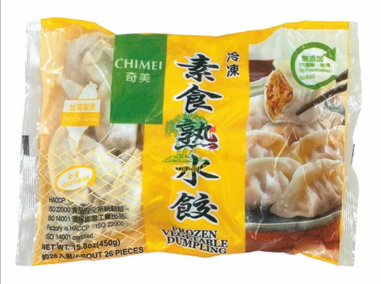 Gefüllte Teigware, tiefgefroren

Antragsangaben:
Teigtaschen (Dumpling), gefüllt, mit Gemüse, vorgegart, tiefgefroren, 442 g.

Ein Warenmuster (nicht in Originalumschließung) und eine Kopie des Verkaufsetiketts lagen vor.
Dieses enthält Angaben zum Erzeugnis ("Teigtaschen (Dumpling), gefüllt, mit Gemüse, vorgegart, tiefgefroren; 
442 g"), zu den Zutaten (siehe Feld 8) und zur Zubereitung (Teigtaschen mit Wasser (1/2 Tasse) in eine mit 
etwas Öl erhitzte Pfanne geben und für ca. 3 Minuten bei geschlossenem Deckel braten).
Hellbeigefarbene, halbrunde, vorgegarte, vollständig geschlossene Teigtaschen (Länge ca. 6,5 cm; Breite 
ca. 3 cm; Höhe ca. 2 cm), gefüllt mit einer Gemüse- (Kohl, Karotten) und Tofustücke sowie Glasnudeln und 
weitere Zutaten enthaltenden Masse; Geschmack nach Teig, die Füllung nach Gemüse, würzig, nicht süß.

Tierische Erzeugnisse: nach der Zutatenliste nicht enthalten

Teigware, gefüllt, keine tierischen Erzeugnisse enthaltend, gekocht
