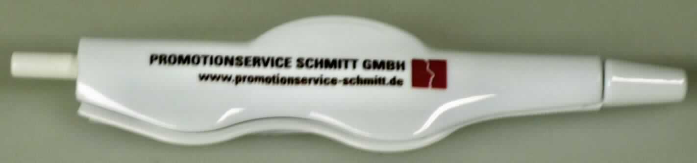 Kugelschreiber Clip mit Magnet, mit nicht auswechselbarer Mine, die mit pastöser (nicht
flüssiger) Tinte gefüllt ist, als zusammengesetzte Ware mit einem runden Magneten, der auf
der Rückseite des Kugelschreibers befestigt ist. Der Kugelschreiber bestimmt hinsichtlich
des Umfangs und der Verwendung den Charakter der zusammengesetzten Ware.
Er besteht aus einem wellenförmigen, mit einer Federmechanismus versehenen,
aufklappbaren Gehäuse aus weißem Kunststoff (Maße: ca. 11 x 2,5 cm = L x B) auf dessen
Innenseiten sich vier Reihen mit Zähnen befinden, so dass das Gehäuse als Klipp dient, um
bspw. am Revers eine Jacke getragen zu werden.
Die Mine wird mittels eines Druckmechanismusses ausgefahren und durch Öffnen des Klipps 
wieder eingefahren.
Der Kugelschreiber ist in einem Kunststoffbeutel verpackt.

Diese Ware ist als "Kugelschreiber mit pastöser Tinte, ganz aus Kunststoff, mit nicht
auswechselbarer Mine" einzureihen.