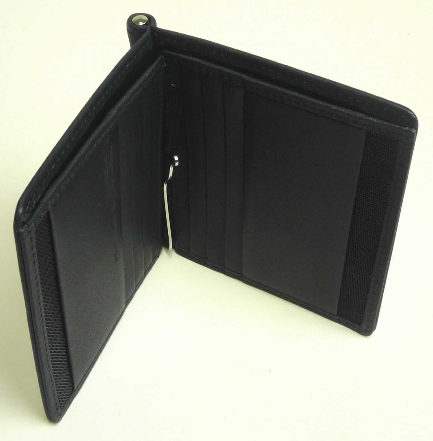 Brieftaschenähnliches Behältnis, sog. Money Clip C6 (PD CL2), Art. 409 0000 218, Foto siehe Anlage, 
- mit einer Außenseite aus Leder, 
- aufklappbar, ohne Verschluss, 
- an beiden Innenseiten mit an zwei Seiten aufgenähten Zuschnitten, die jeweils mit vier übereinanderliegenden 
  Einsteckfächern im Kreditkartenformat versehen sind,
- mit einer in der Mitte eingeschobenen Geldscheinklammer aus unedlem Metall,
- mit den Abmessungen von ca. 10 (B) x 10 (H) x 1 (T) cm,
- ohne Hinweise auf Handarbeit.

"Brieftaschenähnliches Behältnis, Taschen- oder Handtaschenartikel, 
 mit Außenseite aus Leder, nicht handgearbeitet"