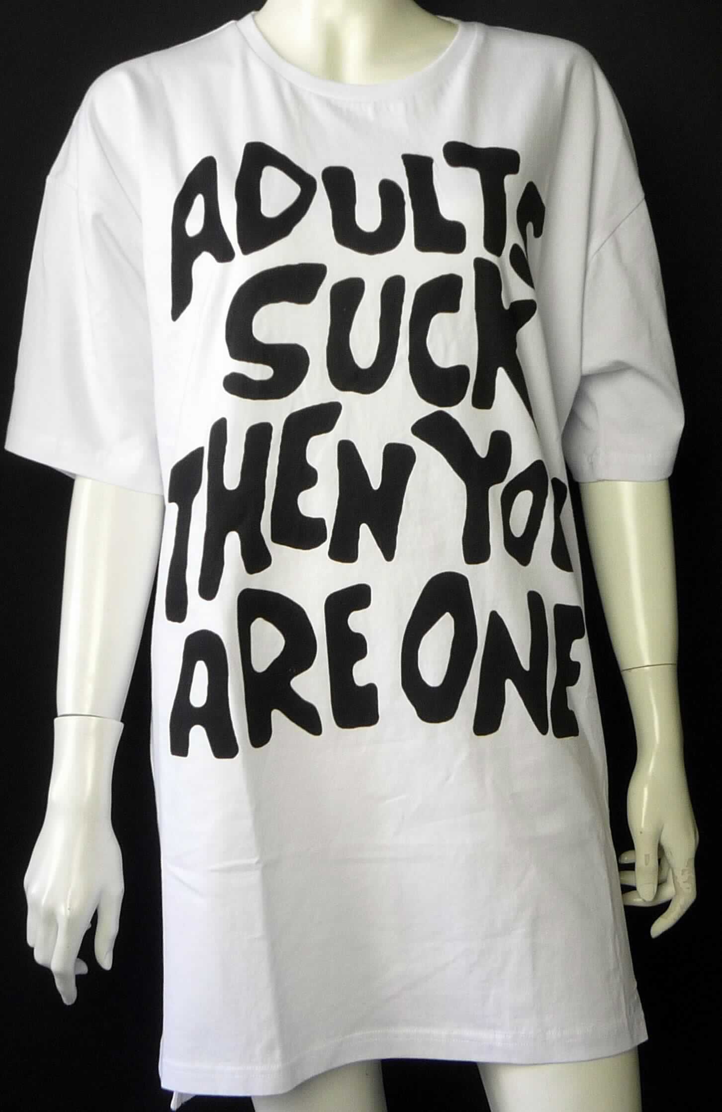 Kleid, sog. T-Shirt Jeremy Scott Women`s, Größe S, Foto siehe Anlage,
- aus ca. 0,5 mm dicken, einfarbigen Gewirken aus laut Antrag 100 % Baumwolle,
- über den Schritt reichend (Rückenlänge: ca. 85 cm), vorn ca. 5 cm kürzer gearbeitet,
- mit einem runden Ausschnitt mit gerippt gewirkter Randeinfassung,
- ohne Öffnung und ohne Verschluss,
- mit kurzen Ärmeln,
- vorn mit einem Schriftzug bedruckt,
- am unteren Rand durch Umschlagen und Festnähen gesäumt,
- kann ohne ein weiteres, den Unterkörper bedeckendes Kleidungsstück getragen werden. 

"Kleid, aus Gewirken, für Frauen, aus Baumwolle"
