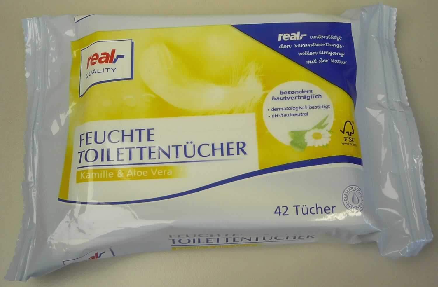 Angaben:
Feuchtes Toilettenpapier Aloe Vera und Kamille; 42 Tücher pro Packung; Tücher getränkt mit einer Mischung aus Wasser, Reinigungsmitteln, Hautpflegemitteln, Duftstoffen, Konservierungsmitteln und weiteren Bestandteilen.
 
Warenbeschaffenheit:
Weiße, feuchte, duftende, reinigende Vliestücher (Abmessung: ca. 20 x 10,5 cm), umverpackt in einem wiederverschließbaren Kunststoffbeutel.

Befund:
Vliesstoffe mit Reinigungsmitteln getränkt, zur Körperpflege.
Da die Reinigungstücher mit Reinigungsmittel getränkt sind, das der Ware den wesentlichen Charakter verleiht, ist die Ware in die Position 3401 einzureihen.
