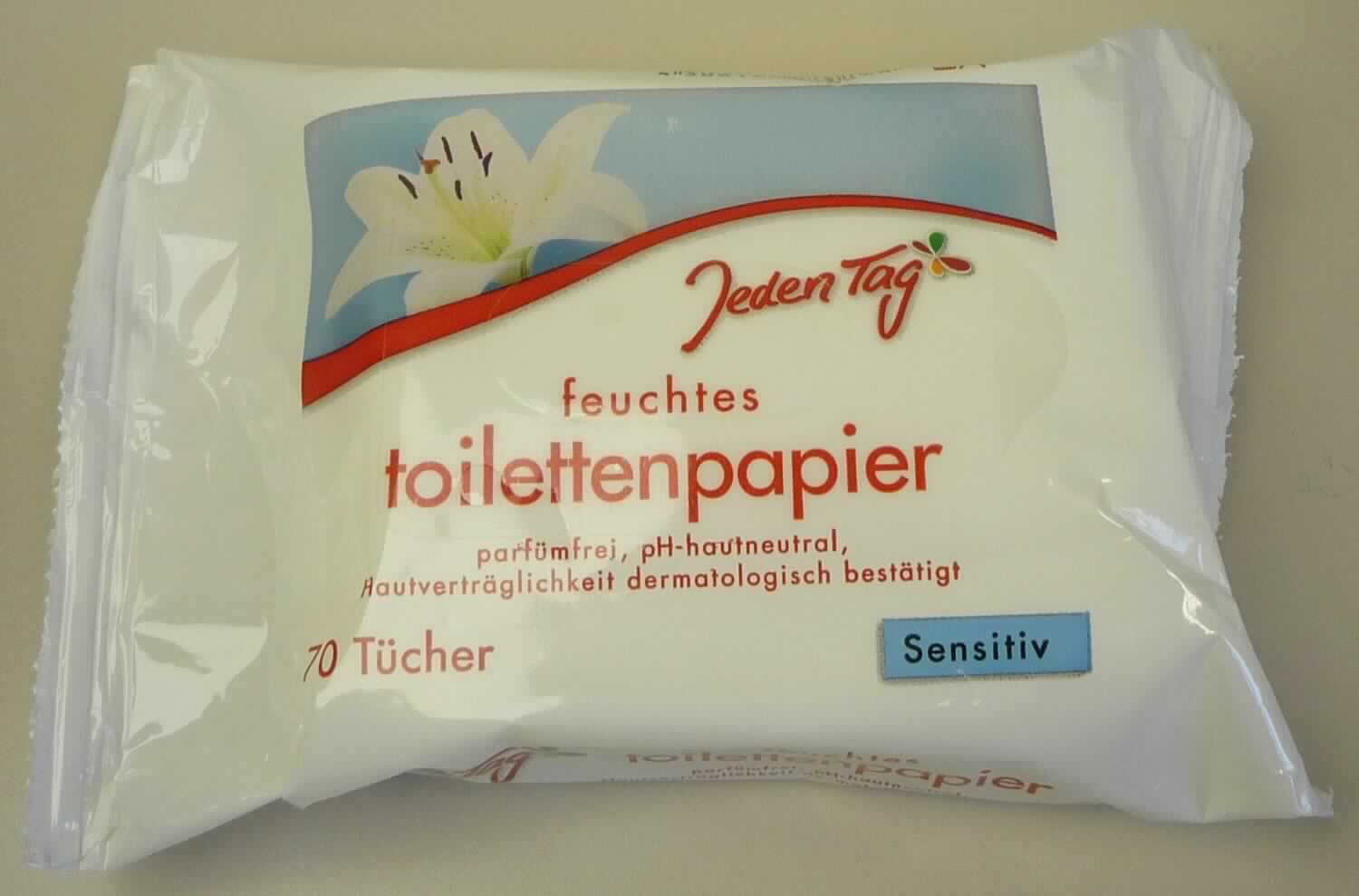Angaben:
Feuchtes Toilettenpapier sensitiv; 70 Tücher pro Packung; Tücher getränkt mit einer Mischung aus Wasser, Reinigungsmitteln, Hautpflegemitteln, Duftstoffen, Konservierungsmitteln und weiteren Bestandteilen.
 
Warenbeschaffenheit:
Weiße, feuchte, reinigende Vliestücher (Abmessung: ca. 20 x 10,5 cm), umverpackt in einem wiederverschließbaren Kunststoffbeutel.

Befund:
Vliesstoffe mit Reinigungsmitteln getränkt, zur Körperpflege.
Da die Reinigungstücher mit Reinigungsmittel getränkt sind, das der Ware den wesentlichen Charakter verleiht, ist die Ware in die Position 3401 einzureihen.