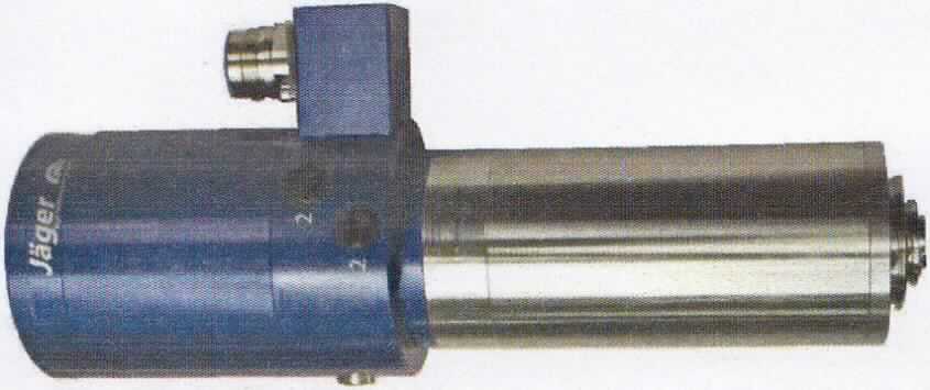 Schnellfrequenz-Spindel
- aus Spindelgehäuse (Gehäusedurchmesser 61,9 mm ) mit Montageflansch, Präzisions-
  Spindellagerung, Welle mit pneumatischem Spannsystem für Werkzeugaufnahme,
  elektrischem Motorantrieb (Stator und Rotor), elektronischer Messsensorik für Steuerung/
  Regelung von Drehzahlen, Flüssigkeitskühlung sowie Funktions- und Versorgungs-
  anschlüssen (Abbildung siehe Anlage),
- zur Verwendung als Spezial-Ausrüstung für den Einsatz in Fräs-, Bohr-, Schleif- und
  Graviermaschinen, vorzugsweise zur Metallbearbeitung, durch Hochgeschwindigkeits-
  Zerspanen.

"Zubehör, erkennbar hauptsächlich für Werkzeugmaschinen der Positionen 8456 bis 8461 bestimmt - sog. Schnellfrequenz-Spindel für Werkzeugmaschinen der Position 8459 und 8460"