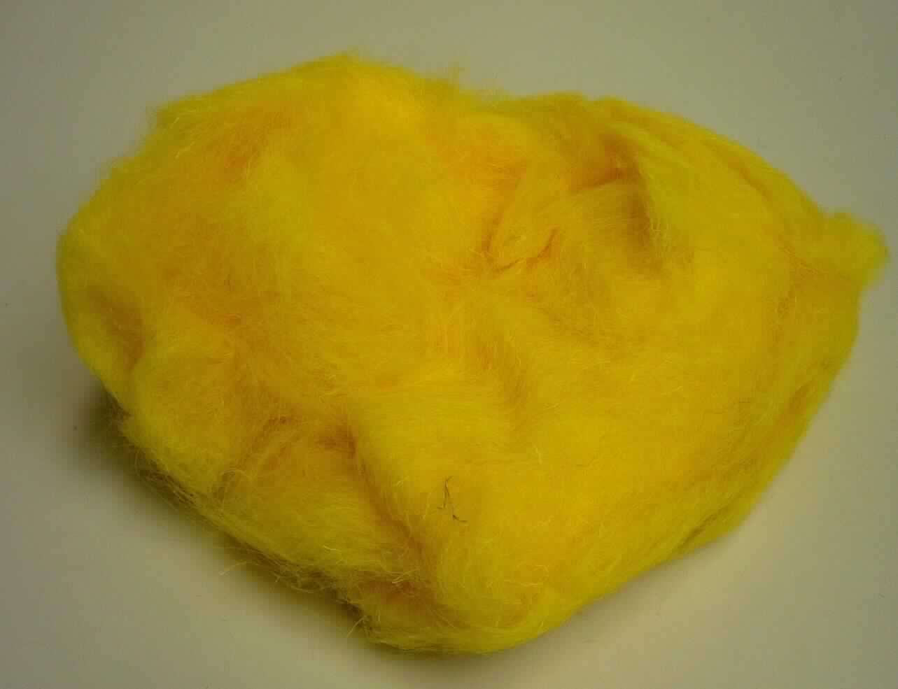 Feine Tierhaare, sog. gefärbte Schafswolle, Foto siehe Anlage,
- in einem Polybeutel mit bedrucktem Papiereinleger verpackt,
- laut Untersuchungsergebnis:
-- gefärbte Fasern aus überwiegend feinen Tierhaaren (kein Kaschmir), Schafwolle und einem geringen Anteil an
    groben Tierhaaren,
-- gekrempelt bzw. gekämmt (in loser Form),
- soll laut Antrag zum Filzen, Basteln oder Dekorieren verwendet werden.

"Feine Tierhaare, gekrempelt bzw. gekämmt, keine Kaschmirziegenhaare"