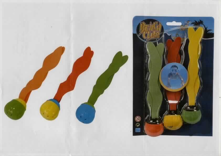 Das in einer Blisterpackung aufgemachte Set besteht aus drei stilisierten Wasserpflanzen 
mit einem durchbrochenen gearbeiteten Kunststoffkörper, durch den an der Oberseite ein 
algenförmiges Spinnstoffband gezogen ist, insgesamt jeweils max. ca. 20 x 3,5 cm (Länge 
x Durchmesser). Die Tauchkörper sind in vier verschiedenen Farben vorhanden. Die Kunst-
stoffkörper sind jeweils so schwer gearbeitet, dass sie auf den Grund (z.B. des Schwimm-
beckens) absinken, das Spinnstoffband dagegen so leicht, dass die beiden Enden des 
Bandes senkrecht im Wasser stehen. Deshalb sind die sog. Taucherpflanzen leicht unter 
Wasser beim Abtauchen zu greifen. Somit handelt es sich hier um kindgerecht gestaltete 
Tauchkörper, die erkennbar dem Wassersport dienen.
Die Ware ist als "Ausrüstungsgegenstand für den Wassersport, kein Windsurfer" einzureihen.