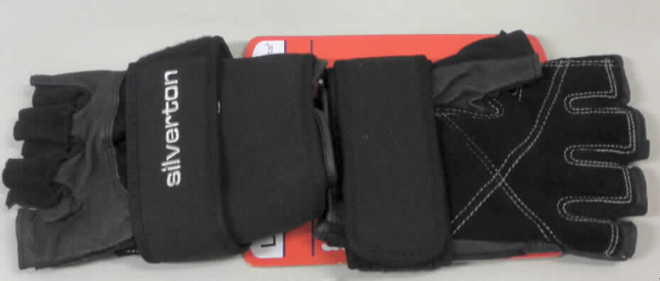 Spezialsporthandschuhe, Abbildung siehe Anlage, 
- ohne Fingerspitzen, 
- aus Leder an der kompletten Innenhand, auf den Fingern und teilweise auf dem Hand- 
  rücken,  
- aus Gewirken aus Spinnstoffen am Rest des Handrückens, den Fingerzwischenräumen und 
  der Außenseite des Daumens, 
- am Handgelenk mit einem ca. 4,5 cm breiten und ca. 45 cm langen Riemen aus Spinnstoff- 
  geweben mit Klettverschluss zu verschließen, 
- Handgelenksriemen, die fehlenden Fingerspitzen und die Polsterung der Griffseite sind u. a. 
  funktionelle Merkmale eines Spezialsporthandschuhes, 
- das Leder ist insbesondere in Bezug auf die Verwendung als Sporthandschuhe (z.B. für Ge- 
  wichtheber, Radfahrer) charakterbestimmend, 
- aufgemacht mit einer bedruckten Pappaufhängung (handelsüblichen Verkaufsumschließ- 
  ung).

"Bekleidungszubehör (Handschuhe ohne Fingerspitzen), aus Leder, Spezialsporthand- 
 schuhe"
