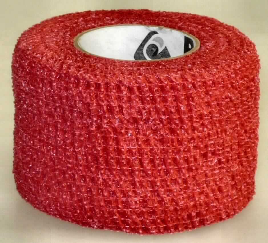 Binde zu medizinischen Zwecken

Bei dem vorgelegten Warenmuster handelt es sich um eine rote, längselastische Binde mit einer Breite von etwa 38 mm und einer Länge von etwa 4,57 m (gedehnt). Die Binde ist auf eine Papphülse aufgerollt und einzeln in einem bedruckten, transparenten Kunststoffbeutel verpackt. 48 dieser Erzeugnisse sind in einem bedruckten Karton für den Einzelverkauf aufgemacht. Die Ware wird als Bandage für sportmedizinische Stütz- und Fixierverbände verwendet.

Es handelt sich um ein den Watte, Gaze, Binden der Position 3005 der Kombinierten Nomenklatur ähnliches Erzeugnis (Bandage) in Aufmachung für den Einzelverkauf zu medizinischen Zwecken, bestehend aus Spinnstoffen, andere (als Gaze und Waren daraus).