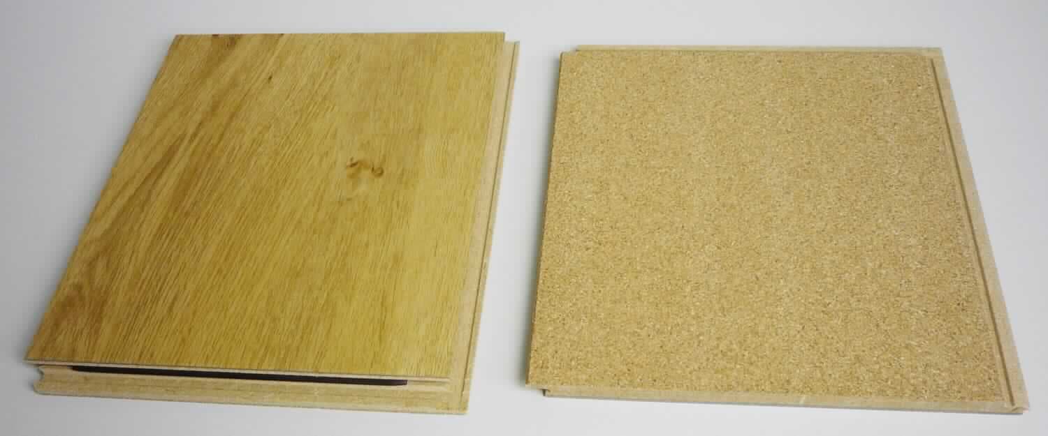 Vinyl auf Trägerplatte
- Faserplatten aus Holz, im Trockenverfahren (lt. Antragsteller) hergestellt, somit mitteldichte 
  Faserplatten, mit einer Dicke von 7 mm und einer Dichte von mehr als 0,8 g/cm³ (mitteldichte
  Faserplatten mit einer Dichte von mehr als 0,8 g/cm3 werden im Handel als hochdichte Faser-
  platten „high density fibreboard“ (HDF) bezeichnet),
- auf der Oberfläche mit einer Vinyl-Schicht in Holzoptik sowie auf der Unterseite mit einer Kork-
  lage versehen,
- Abmessungen: 1212,6 x 171,2 mm, 1209 x 173 mm oder 2200 x 217 mm,
- an den Kanten profiliert (Clic-System),
- zur Verwendung als Fußbodenbelag.
(Abbildung siehe Anlage)

Der Charakter der zusammengesetzten Ware wird durch die mitteldichte Faserplatte bestimmt.

"Mitteldichte Faserplatten (MDF) aus Holz, mit Harz oder anderen organischen Stoffen hergestellt, mit einer Dicke von mehr als 5 mm bis 9 mm, oberflächenbeschichtet, profiliert, sog. Vinyl auf Trägerplatte"