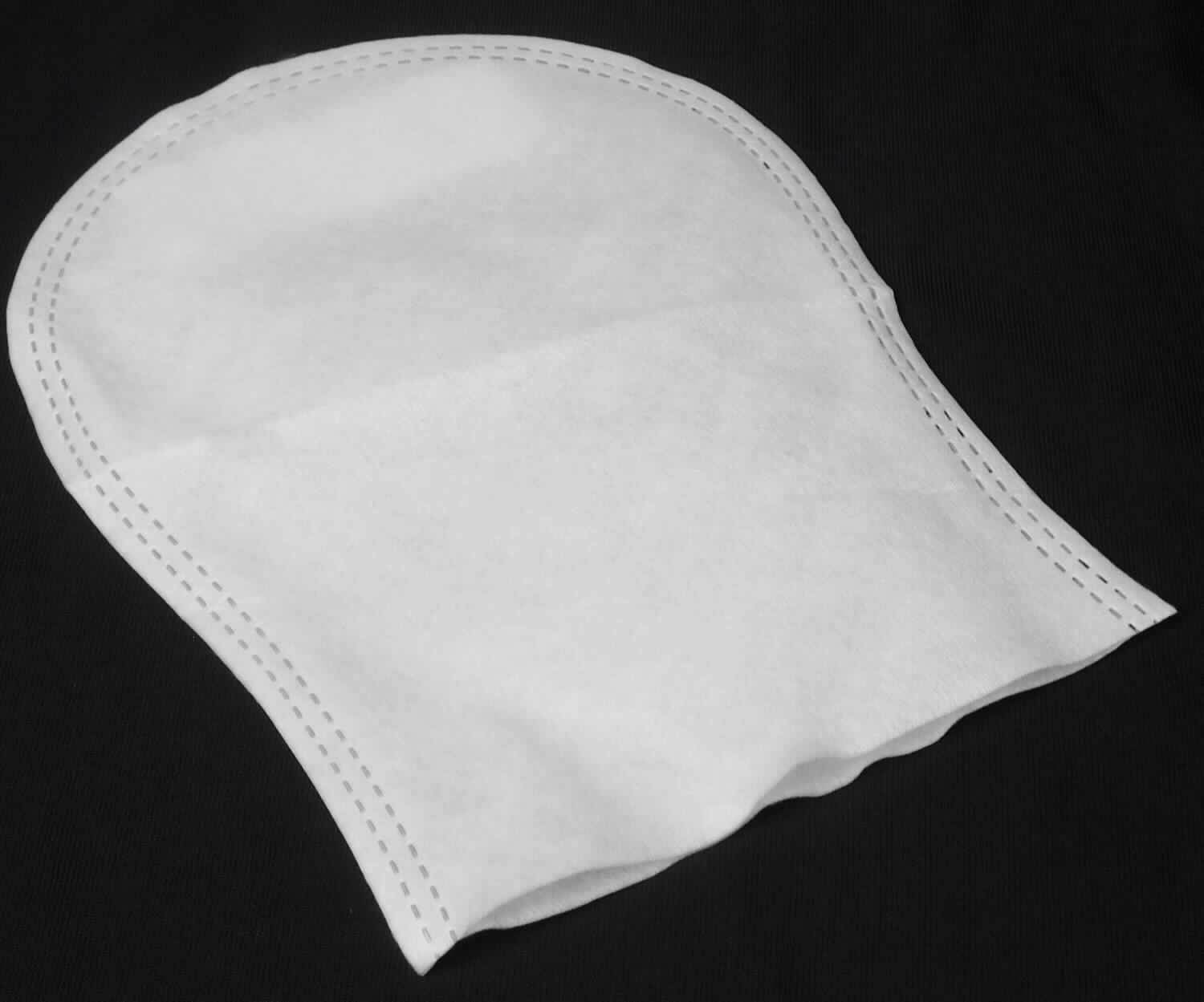 Waschhandschuh, Foto siehe Anlage,
- in der Art eines Fausthandschuhs ohne ausgearbeiteten Daumen, mit den max. Abmessungen von laut Antrag
  23 cm x 15,5 cm,
- aus ca. 0,5 mm dicken, einfarbigen Vliesstoffen der Position 5603 aus augenscheinlich synthetischen 
  Chemiefasern, 
- an einer Schmalseite offen, entlang des Randes zusammengeschweißt (somit konfektioniert),
- wird zur Körperpflege verwendet.

"Wäsche zur Körperpflege (Waschhandschuh), aus Spinnstoffen, aus Chemiefasern, aus Vliesstoffen"