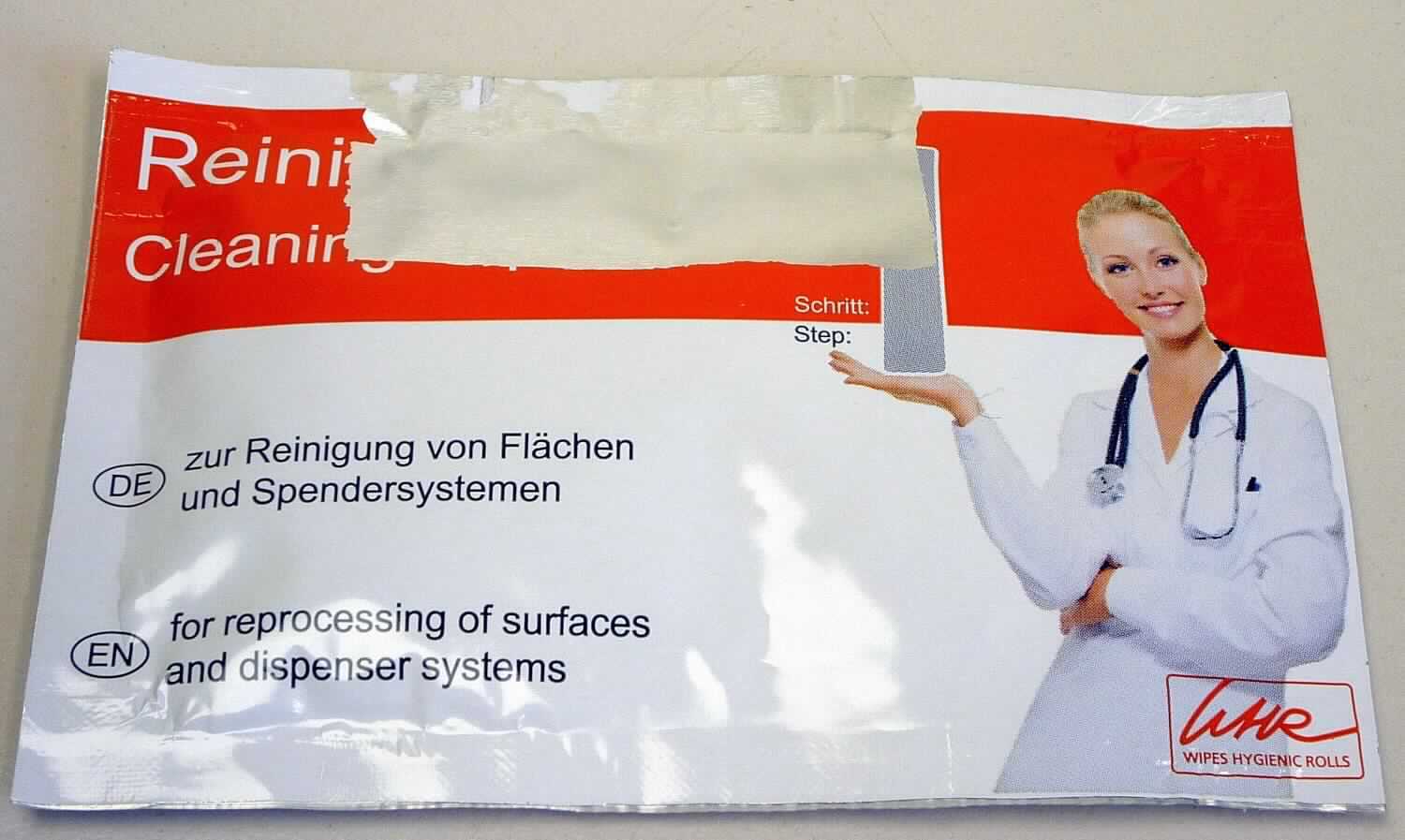 Angaben:
Reinigungstuch, bei dem enthaltenen kationischen Tensid handelt es sich um Didecyl-dimethyl-ammoniumchlorid.

Feststellungen:
 Flacher, orange und weiß gestreifter,verschweißter Folienbeutel, Abmessung ca 7 x 10 cm mit der Aufschrift "Reinigungstuch", "WHR" und "enthält: kationische Tenside , Duft- und Hilfsstoffe". In dem Folienbeutel befindet sich ein feuchtes Vliestuch.

Befund:
Desinfektionsmittel, auf der Grundlage von quartären Ammoniumverbindungen.