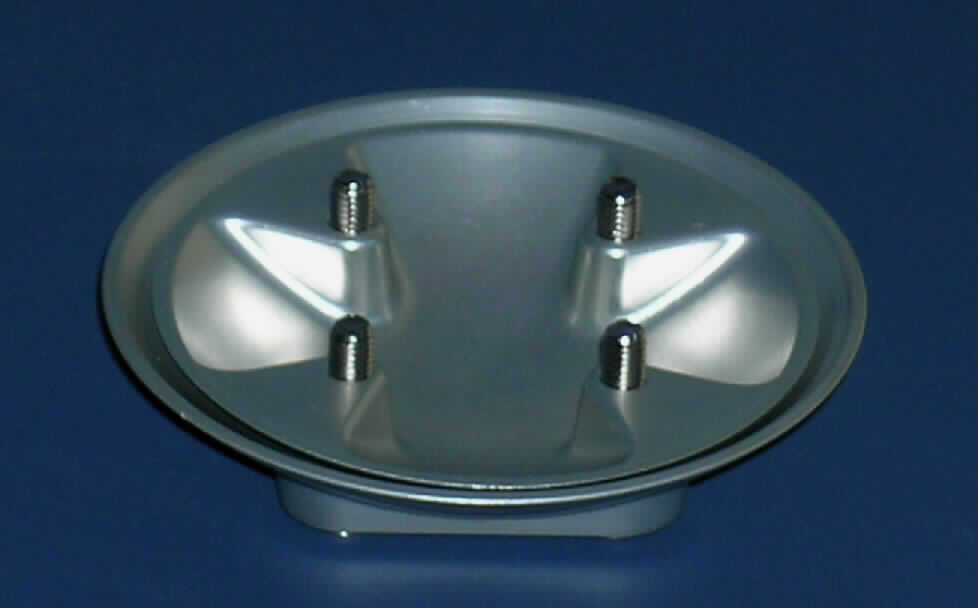 Sog. Schaftansatz - Aluminium für Thermoplastschaft, in Form einer noch nicht zusammengesetzten Ware, im Wesentlichen bestehend aus 2 speziell geformten Schalen aus Aluminium, welche durch 4 Schrauben miteinander verbunden werden. Die untere Schale hat einen Durchmesser von ca. 10 cm, ist an der Unterseite annähernd quadratisch geformt und mit einer runden Öffnung mit einem Durchmesser von ca. 3,8 cm versehen. Die obere Schale hat einen Durchmesser von ca. 9 cm und an der Oberseite 4 symmetrisch angeordnete mit einem Gewinde versehene Ausformungen.
Zur äußeren Form siehe Abbildung in der Anlage
Der Schaftansatz findet in Interimsprothesen Anwendung und wird beim Tiefziehen eines Probeschaftes in diesen eingebaut, wobei die Kunststoffplatte zwischen den beiden Schalen platziert wird. Die Vorrichtung dient der Verbindung des Schaftes mit der Prothese. 
Die Ware wird als "Teil, erkennbar hauptsächlich für ein künstliches Körperteil für Menschen (Beinprothese), nicht von den Unterpositionenen (KN) 9021 3100 bis 9021 3910 erfasst" eingereiht.