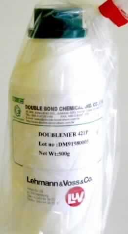 3,4-Epoxycyclohexylmethyl-3,4-epoxycyclohexancarboxylat.

Bei der Ware handelt es sich nach den Angaben um die chemisch einheitliche Verbindung 3,4-Epoxycyclohexylmethyl-3,4-epoxycyclohexancarboxylat. Die CAS-Nummer lautet 2386-87-0. Synonyme Bezeichnungen sind (3,4-Epoxycyclohexyl)methyl-3,4-epoxycyclohexylcarboxylat und 7-Oxabicyclo[4.1.0]hept-3-ylmethyl-7-oxabicyclo[4.1.0]heptan-3-carboxylat.
Die Reinheit beträgt 97%. Die Ware liegt bei Raumtemperatur als farblose bis leicht gelbliche, klare Flüssigkeit vor und wird als UV-Lichtstabilisator (UV-Absorber) verwendet.

Zolltariflich handelt es sich um einen Ester einer Carbonsäure mit zusätzlicher Sauerstofffunktion.