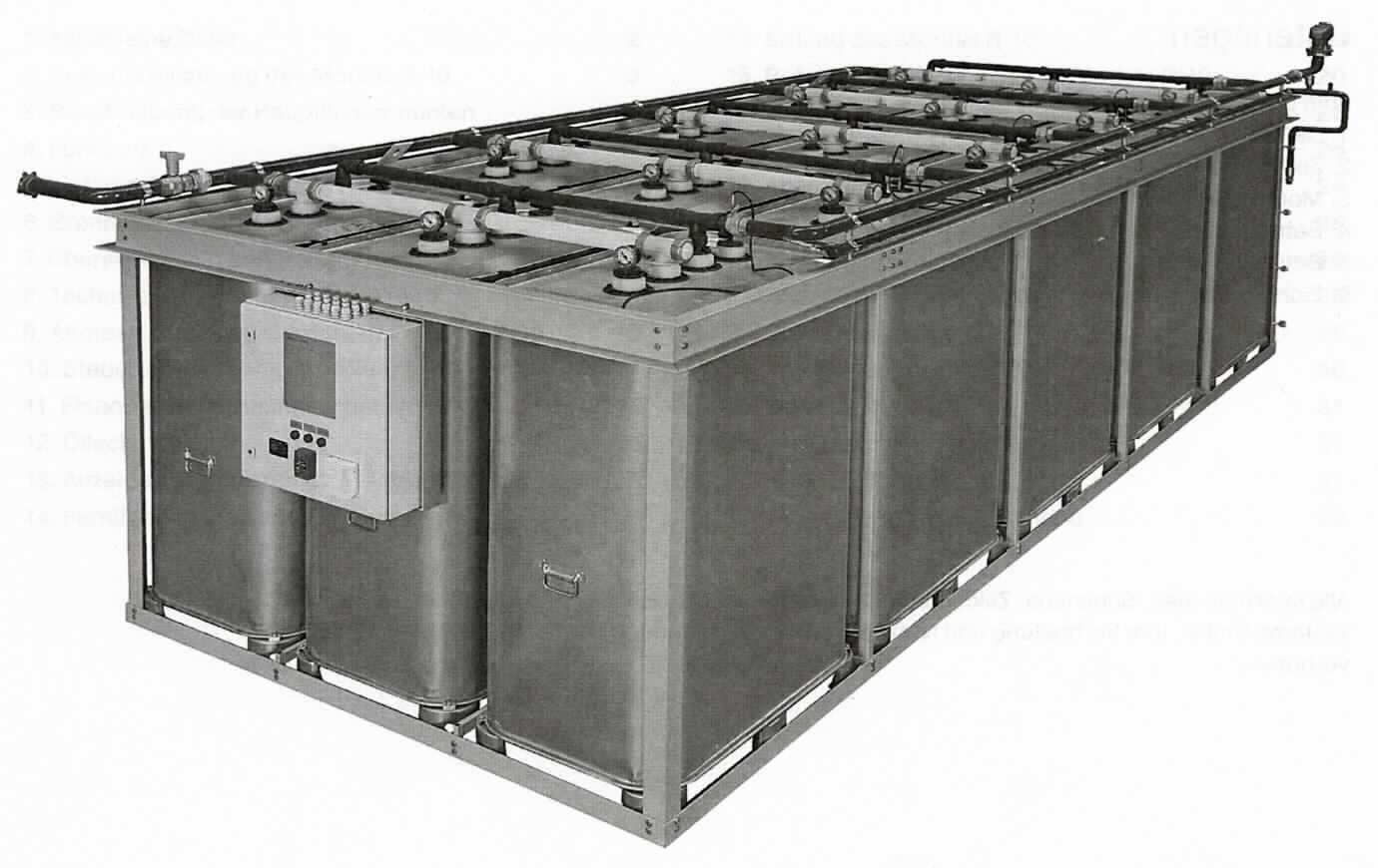 Es handelt sich um sog. Öltankmodule, bestehend jeweils aus mehreren, annähernd quaderförmigen Öltanks aus Stahl (jeweiliges Fassungsvermögen 1000 l) in wählbarer Anzahl und Anordnung, die über ein Rahmengerüst miteinander verbunden und mit verschiedenen Rohrleitungen und Armaturen zur Befüllung, Ableitung und Entlüftung versehen sind. Die Module sind weiterhin mit Füllstandsanzeigen, Leckagemeldern und einem elektronischen Steuerungsschrank ausgestattet. Die einzelnen Stahltanks weisen jeweils eine Innenauskleidung (sog. Innentank) aus Kunststoff gegen Leckage auf. Umlaufvorrichtungen zwischen Doppelwandungen sowie mechanische oder wärmetechnische Einrichtungen sind nicht vorhanden.
Die Erzeugnisse dienen zur Lagerung und Bereitstellung von Brennstoff für Ölheizanlagen.

Die Sammelbehälter (Tanks) bestimmen insbesondere aufgrund des Umfangs und der Bedeutung für die Verwendung den Charakter der aus verschiedenen Bestandteilen zusammengesetzten Waren.

Stahl bestimmt aufgrund der Bedeutung für die Verwendung und aufgrund des Umfangs den Charakter der aus verschiedenen Stoffen zusammengesetzten Sammelbehälter.

Abbildung siehe Anlage.

Derartige Erzeugnisse gehören als "Sammelbehälter aus Stahl, für flüssige Stoffe, mit einem Fassungsvermögen von mehr als 300 l, ohne mechanische oder wärmetechnische Einrichtung, mit Innenauskleidung" zum TARIC-Code 7309 0030 00".